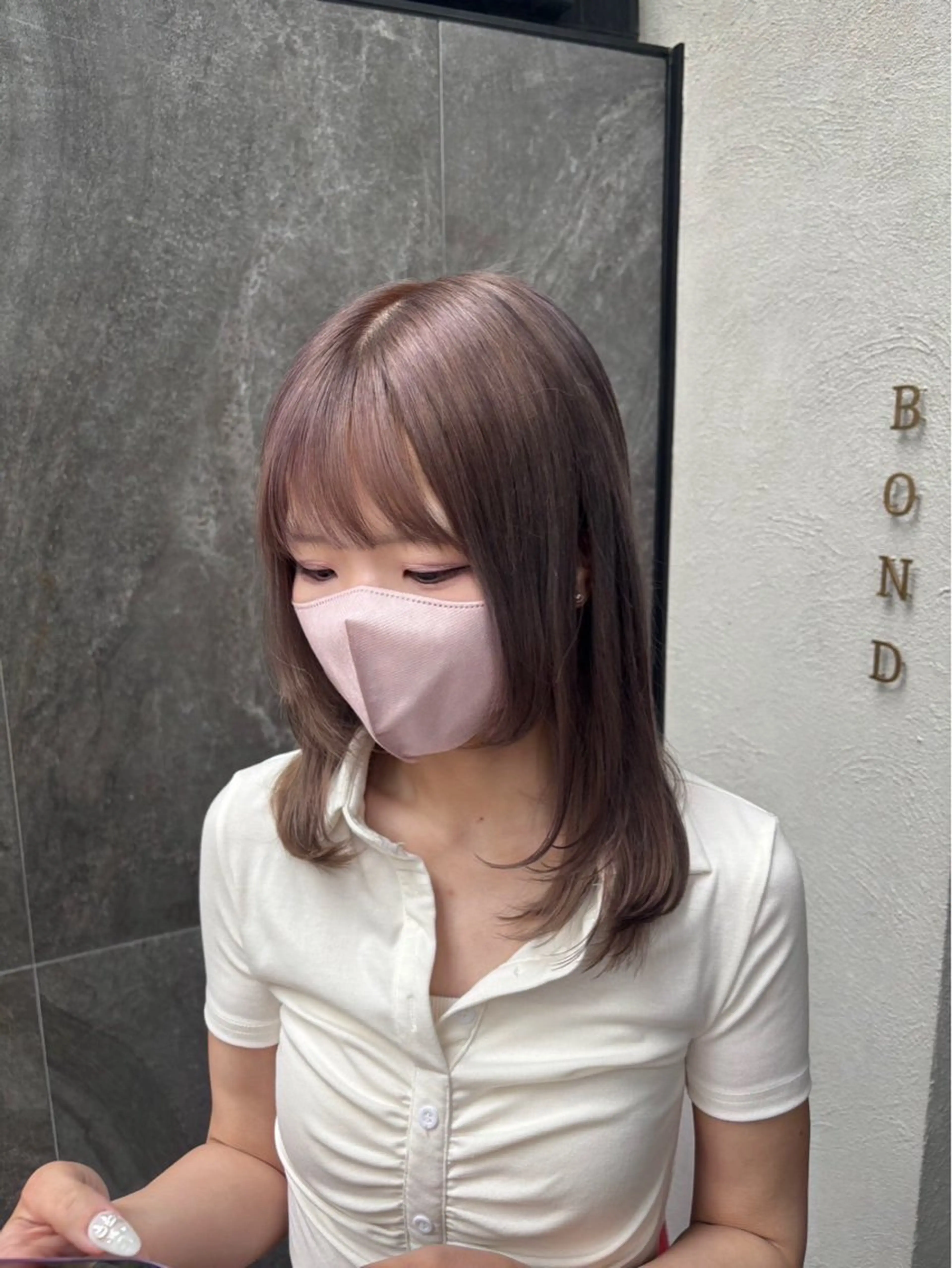 ミディアム カラー ブリーチ パープルカラー 顔まわりレイヤー 顔周りカット レイヤーカット 石原 望来のヘアスタイル