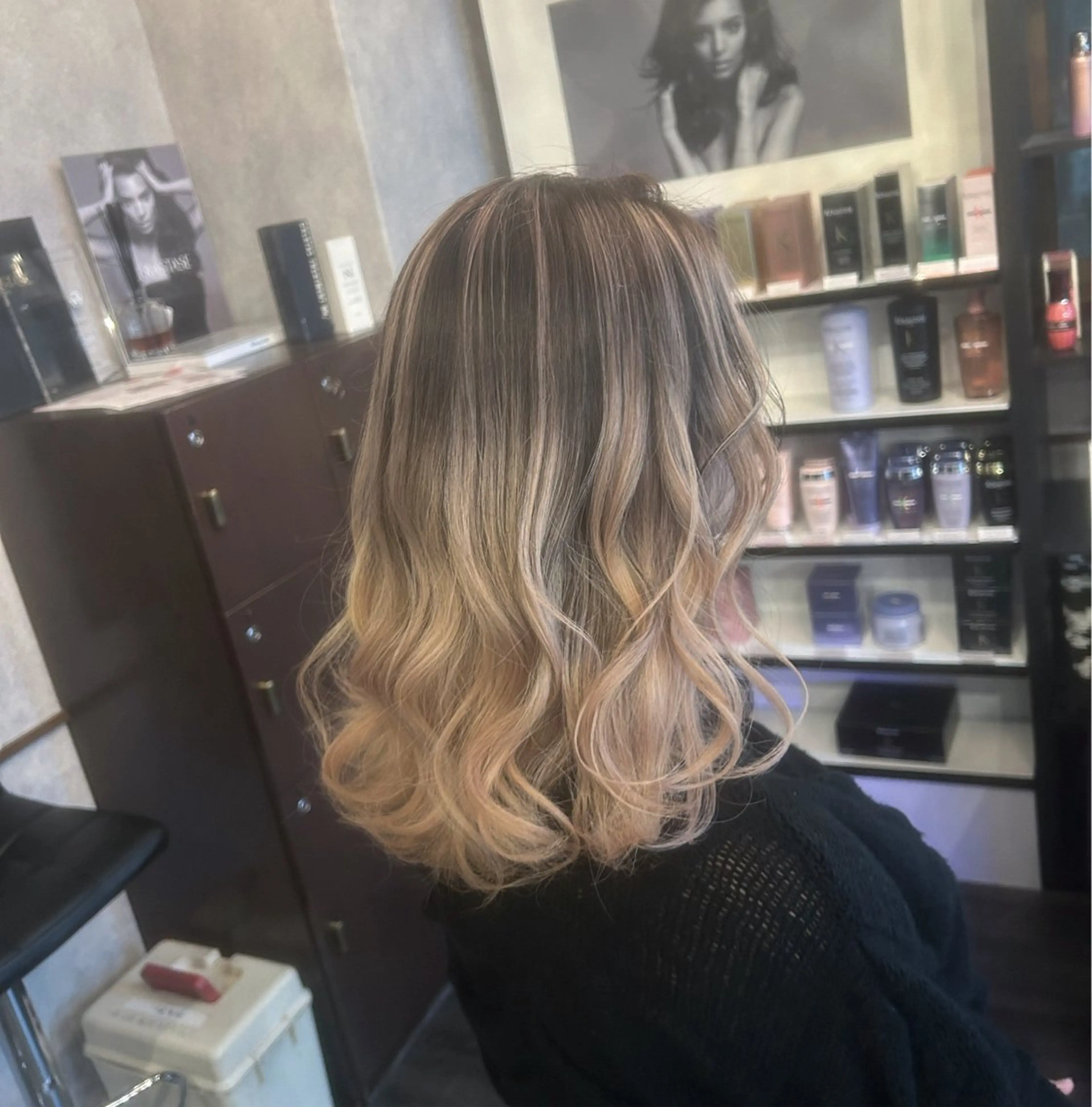 セミロング レイヤーカット 石井 綾乃のヘアスタイル