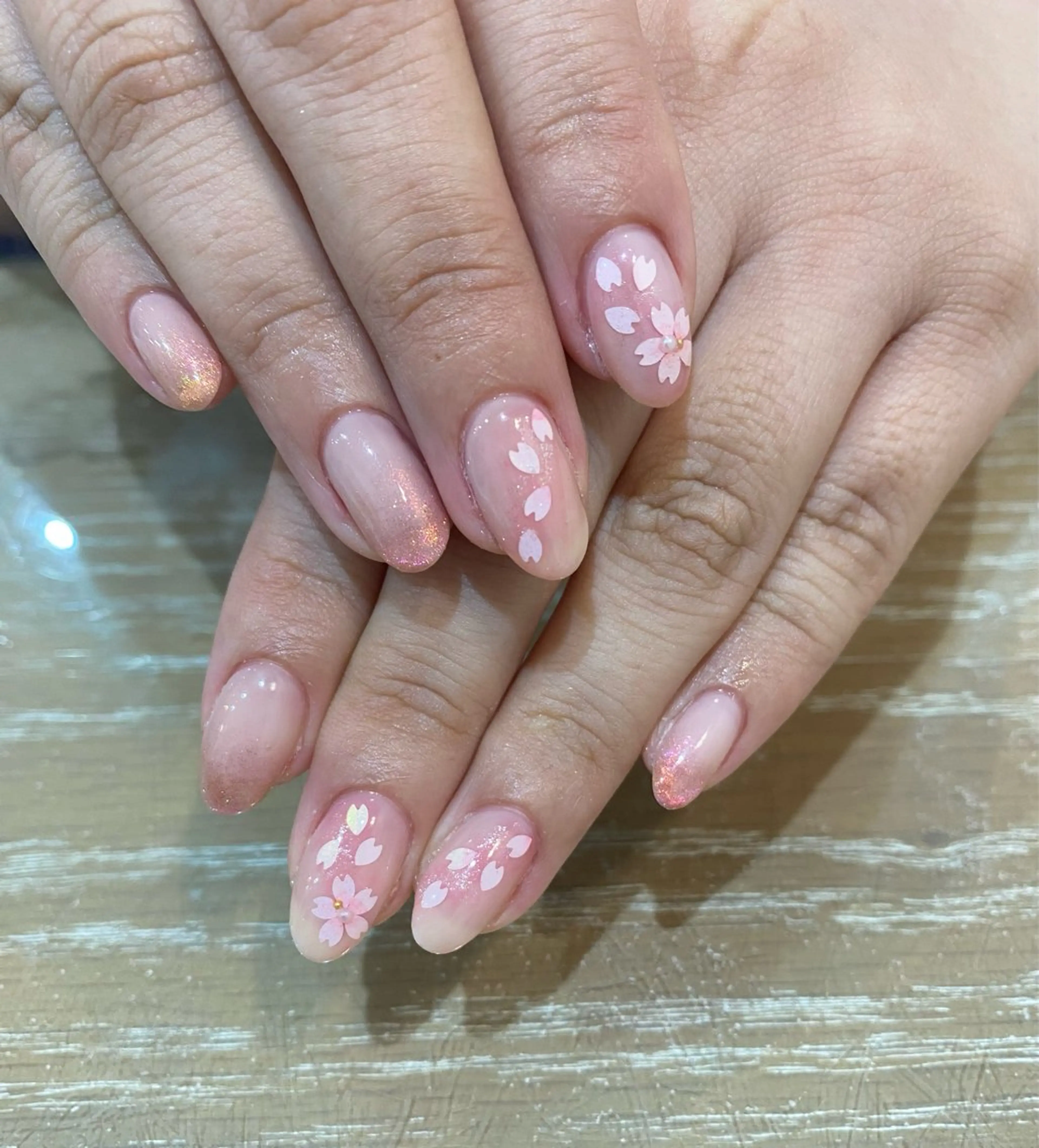 ネイル ハンドネイル 藤井 里緒奈のネイルデザイン