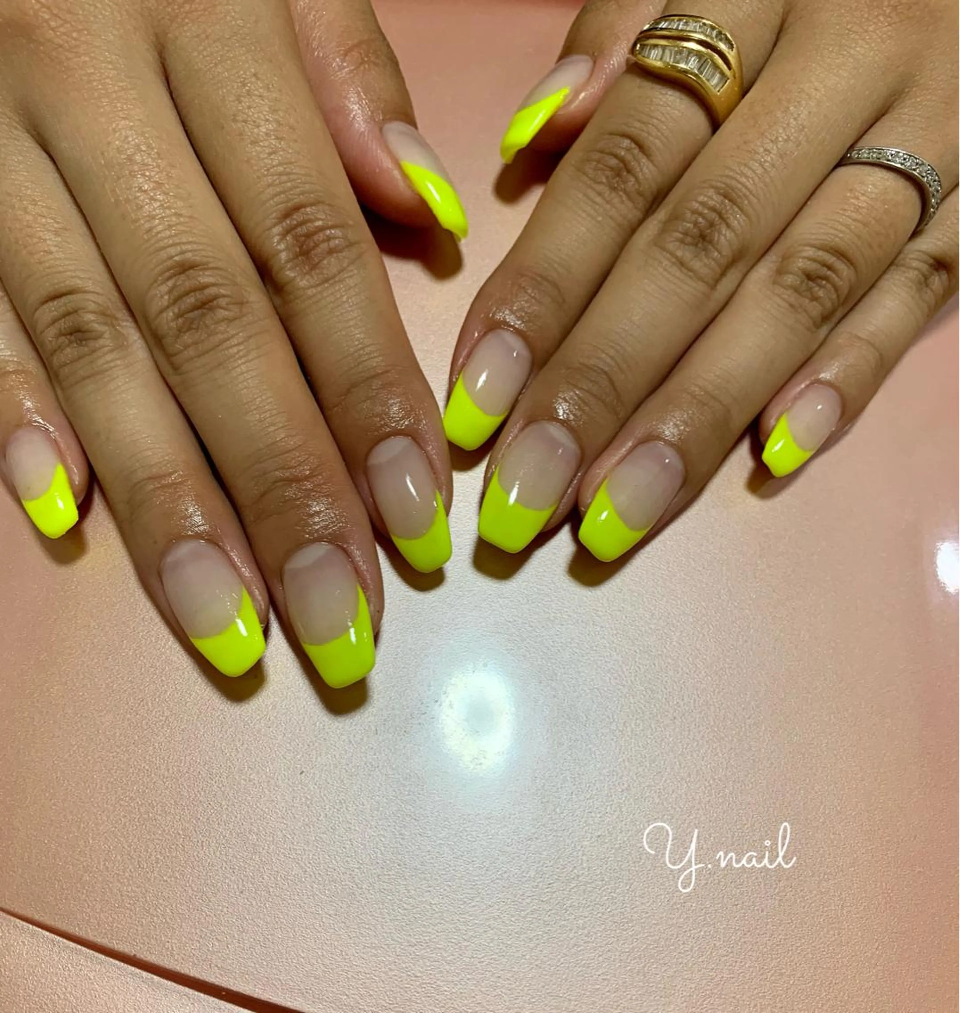 ネイル フレンチネイル Feliz 楽しいネイルサロンのネイルデザイン