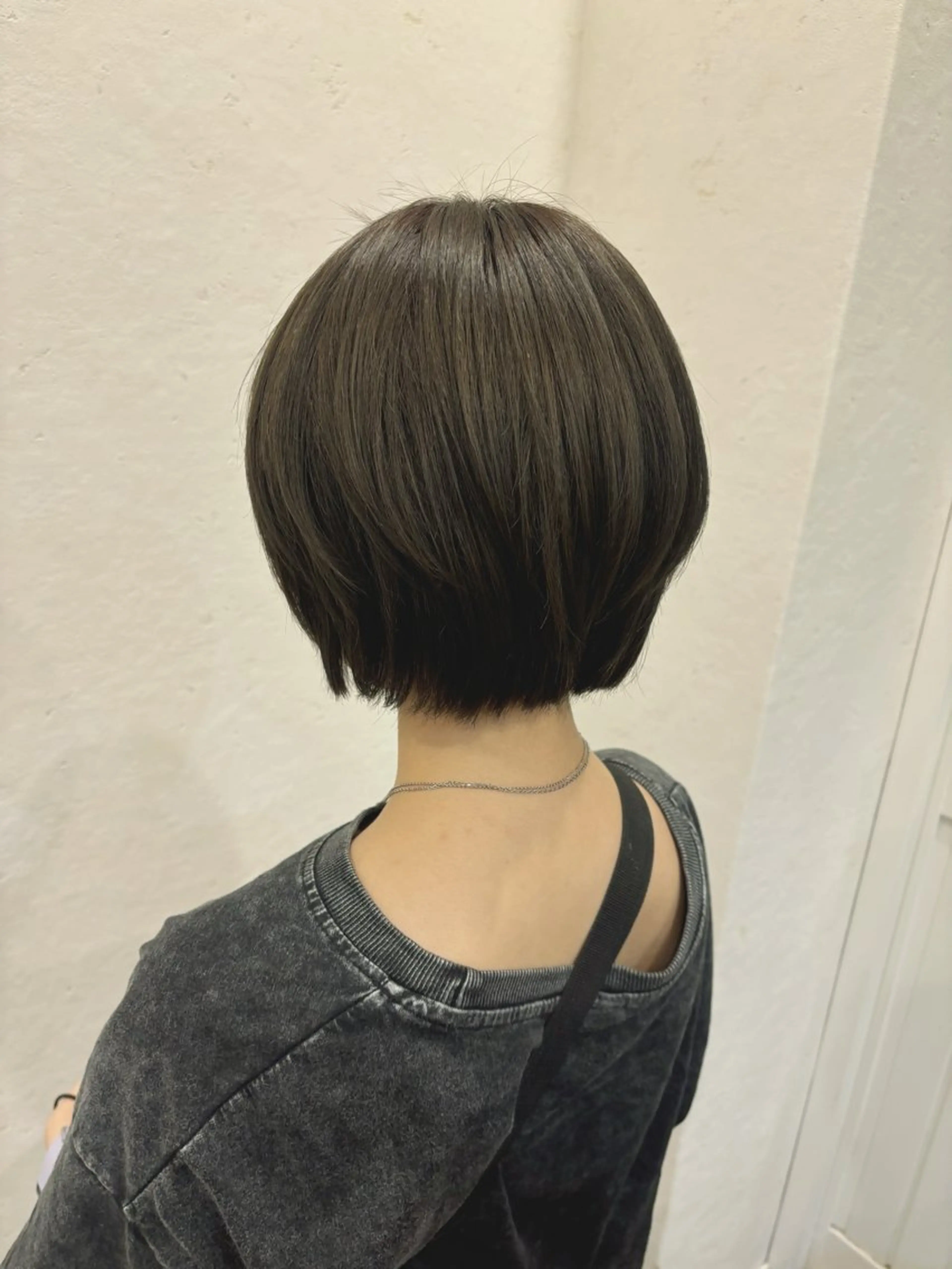ショート カラー ブリーチ ブラウンカラー 透明感カラー オリーブブラウン 透明感カラー /Kanon️🫧のヘアスタイル