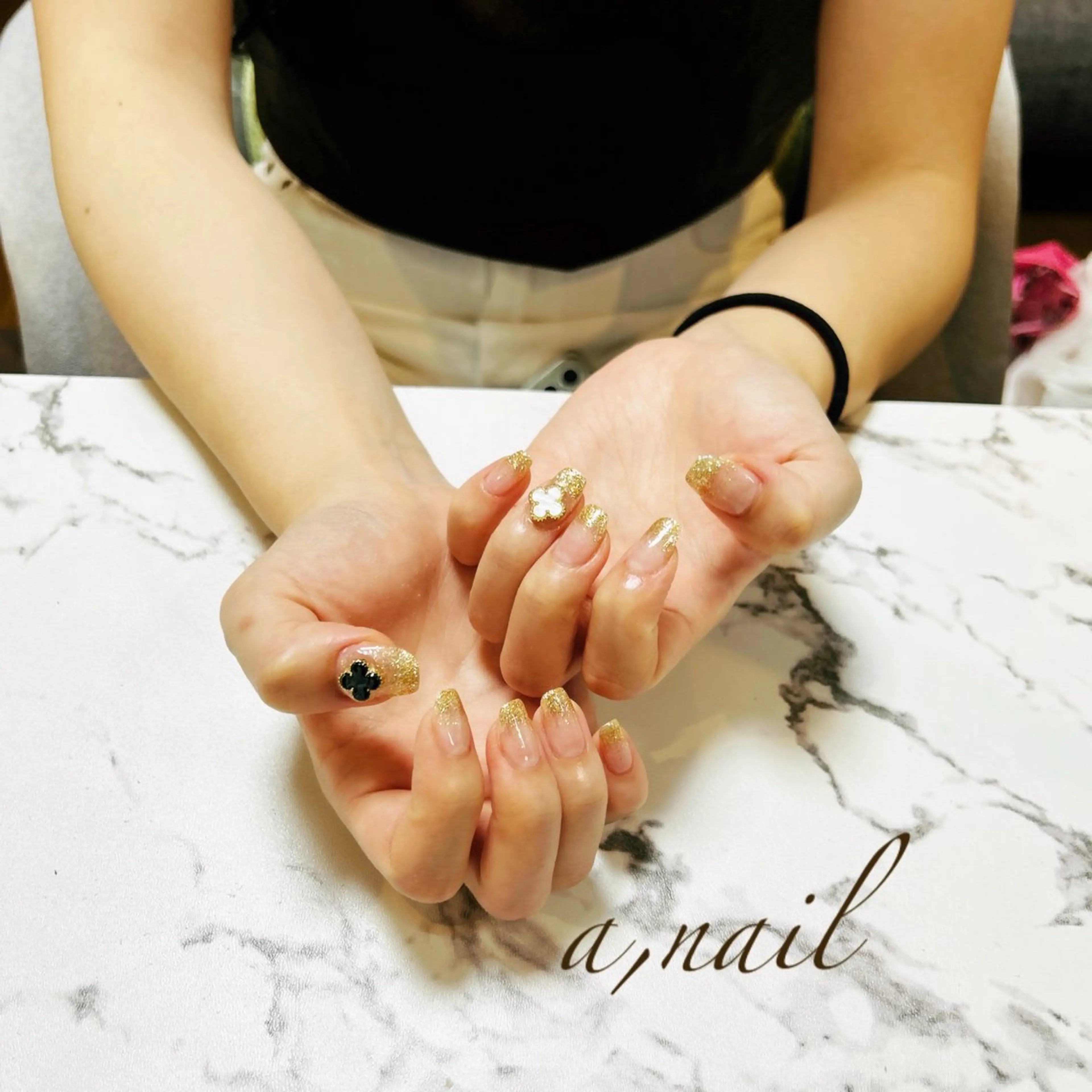 ネイル グラデーション キラキラネイル ラメ(グリッター) ラメグラデーション シンプルネイル ハンドネイル ネイルサロン エーネイルのネイルデザイン