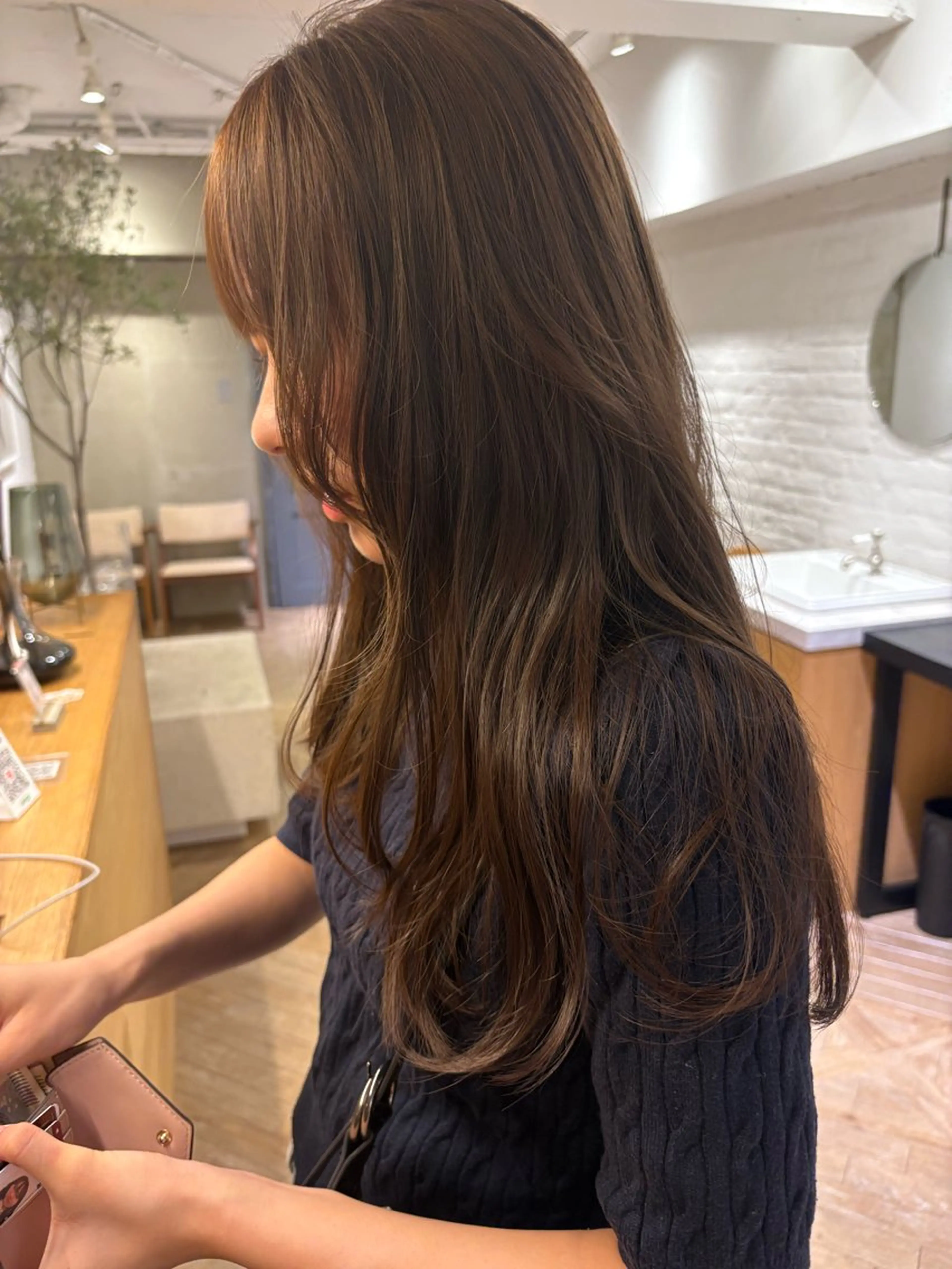 ロング ヘアカラー トリートメント レイヤーカット🐩 透明感カラー モカのヘアスタイル