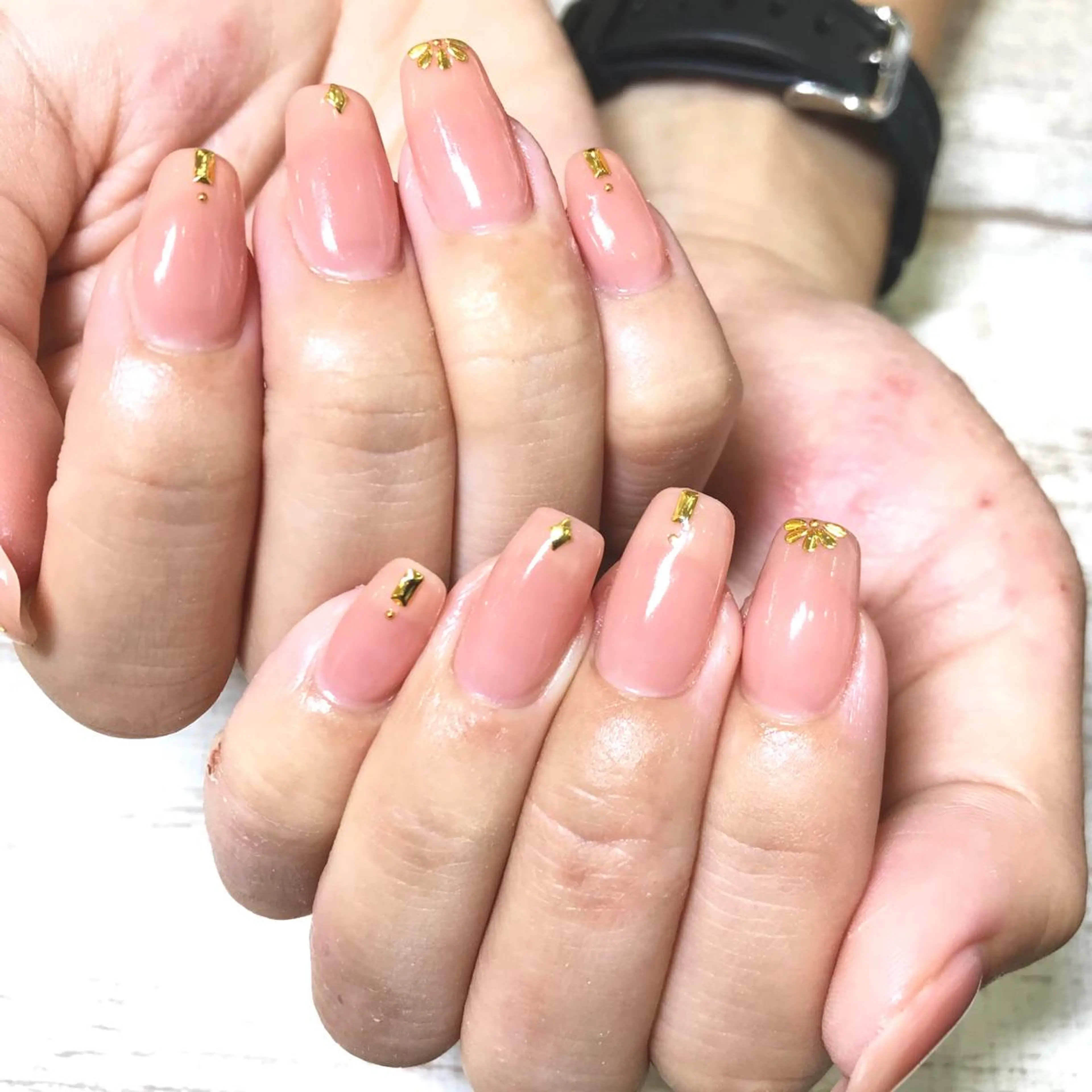 ネイル ゴールド スクエアネイル ハンドネイル Lino+ ネイル&よもぎ蒸しのネイルデザイン