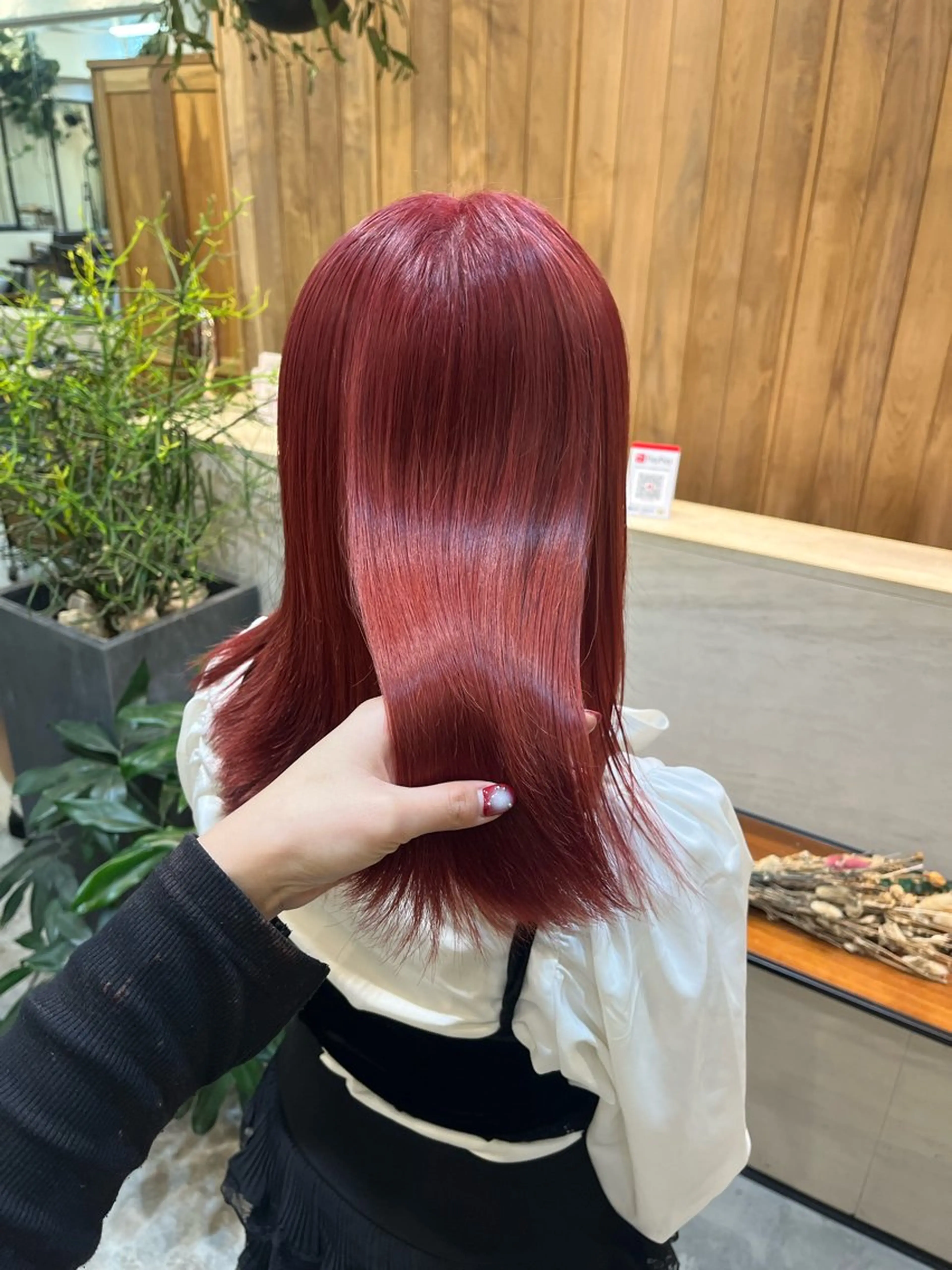 セミロング マアヤ/ハイトーン /ハイレイヤーのヘアスタイル