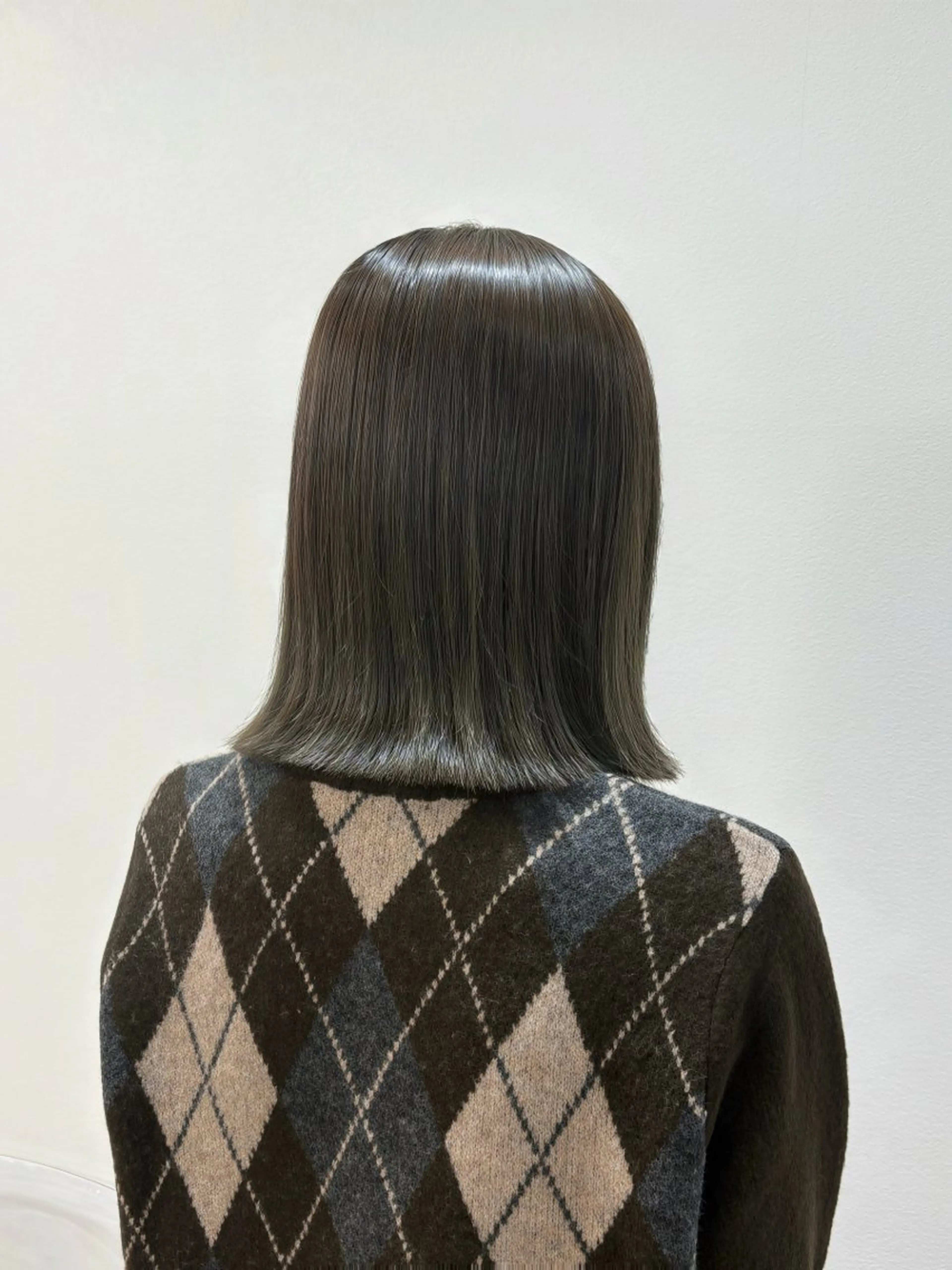 ショート カラー ベージュカラー オリーブベージュ ボブ 外ハネヘア 宮岡シノ /戸田公園徒歩2分のヘアスタイル