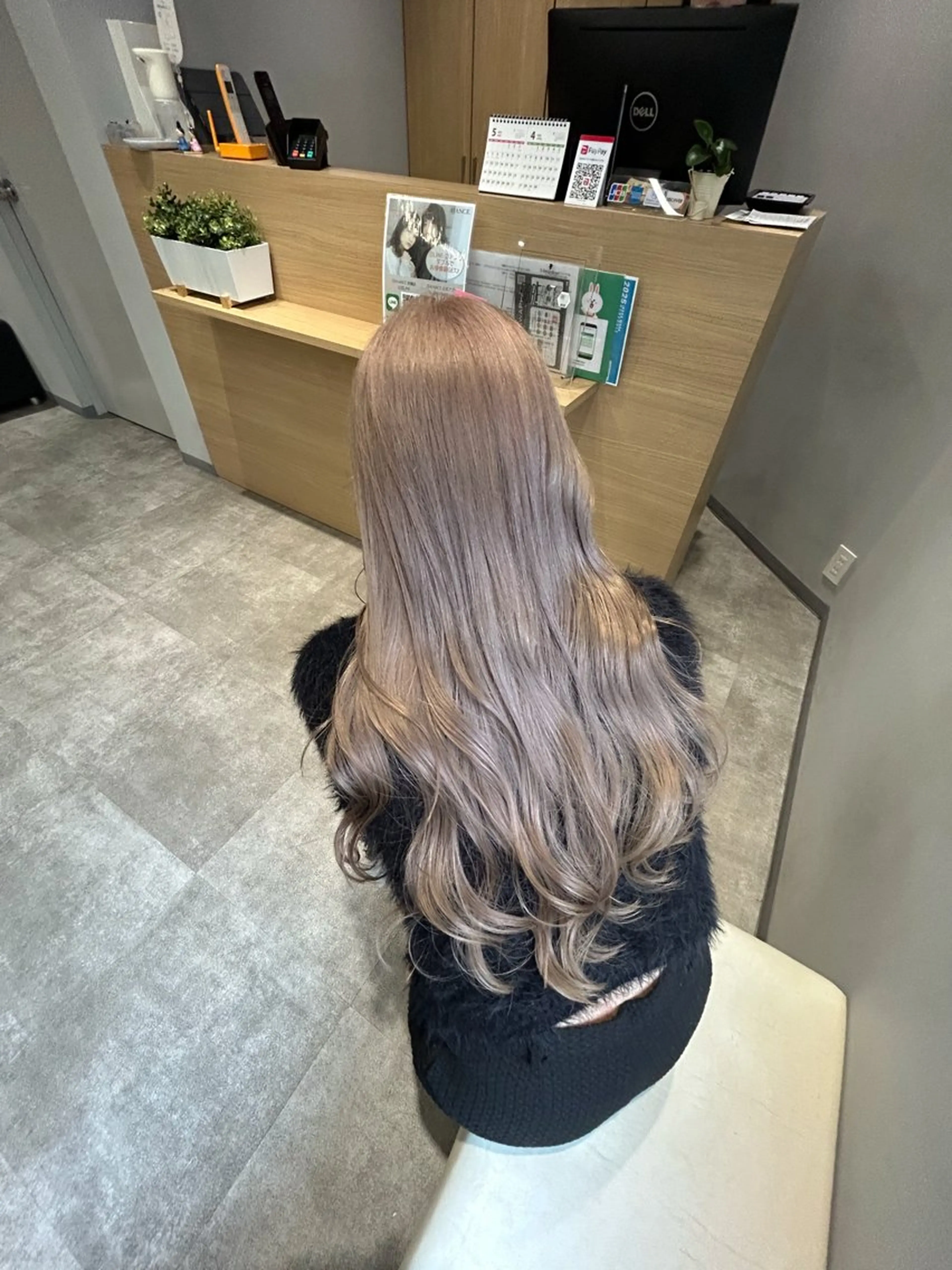 ロング ヘアカラー salowin梅田茶屋町suite所属・ハイトーンヘア/ 島崎　タクミのヘアスタイル