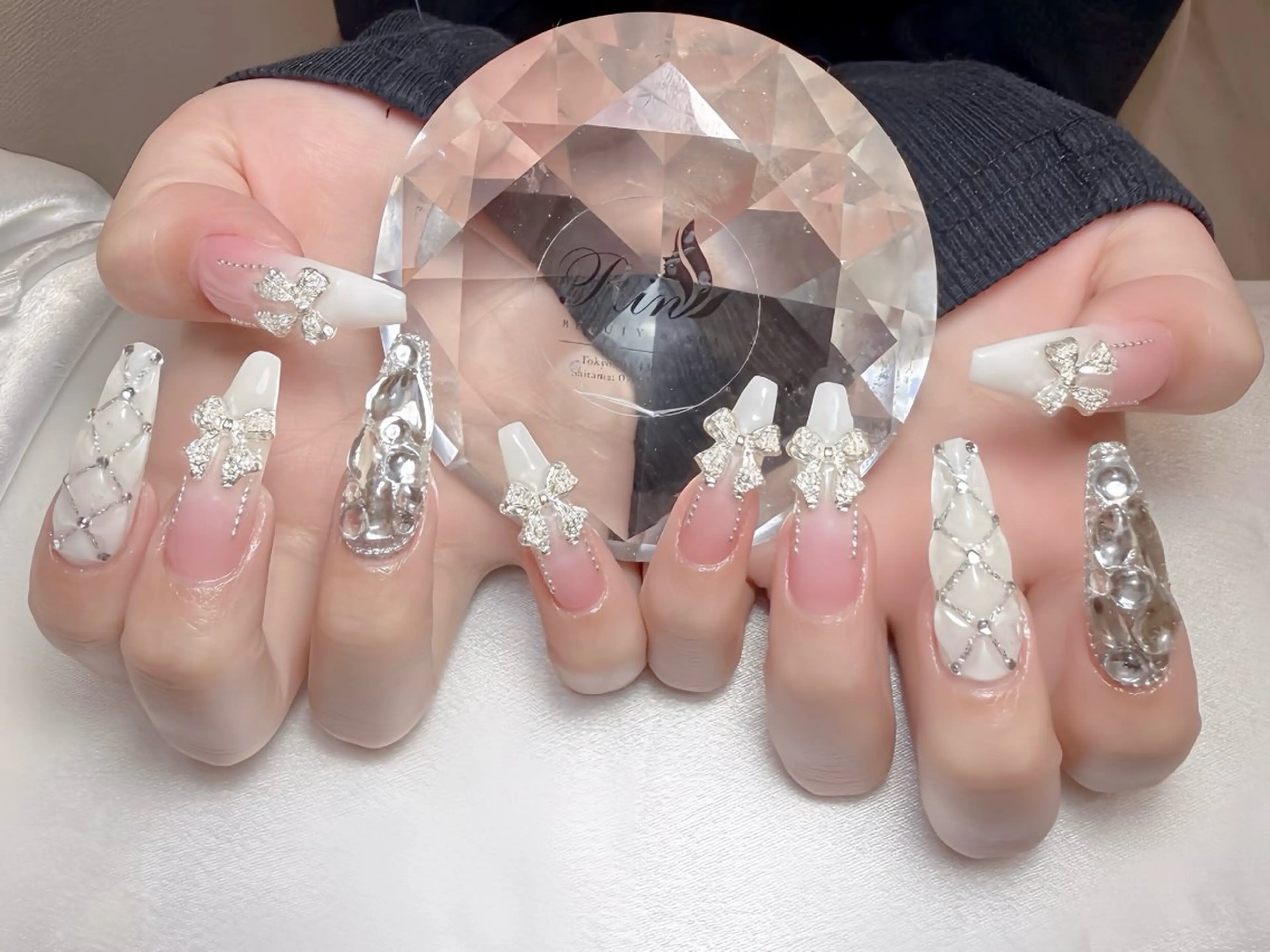 ネイル オーロラネイル チークネイル 桜ネイル クリアネイル ドット ハンドネイル Rin Nail 新大久保店のネイルデザイン