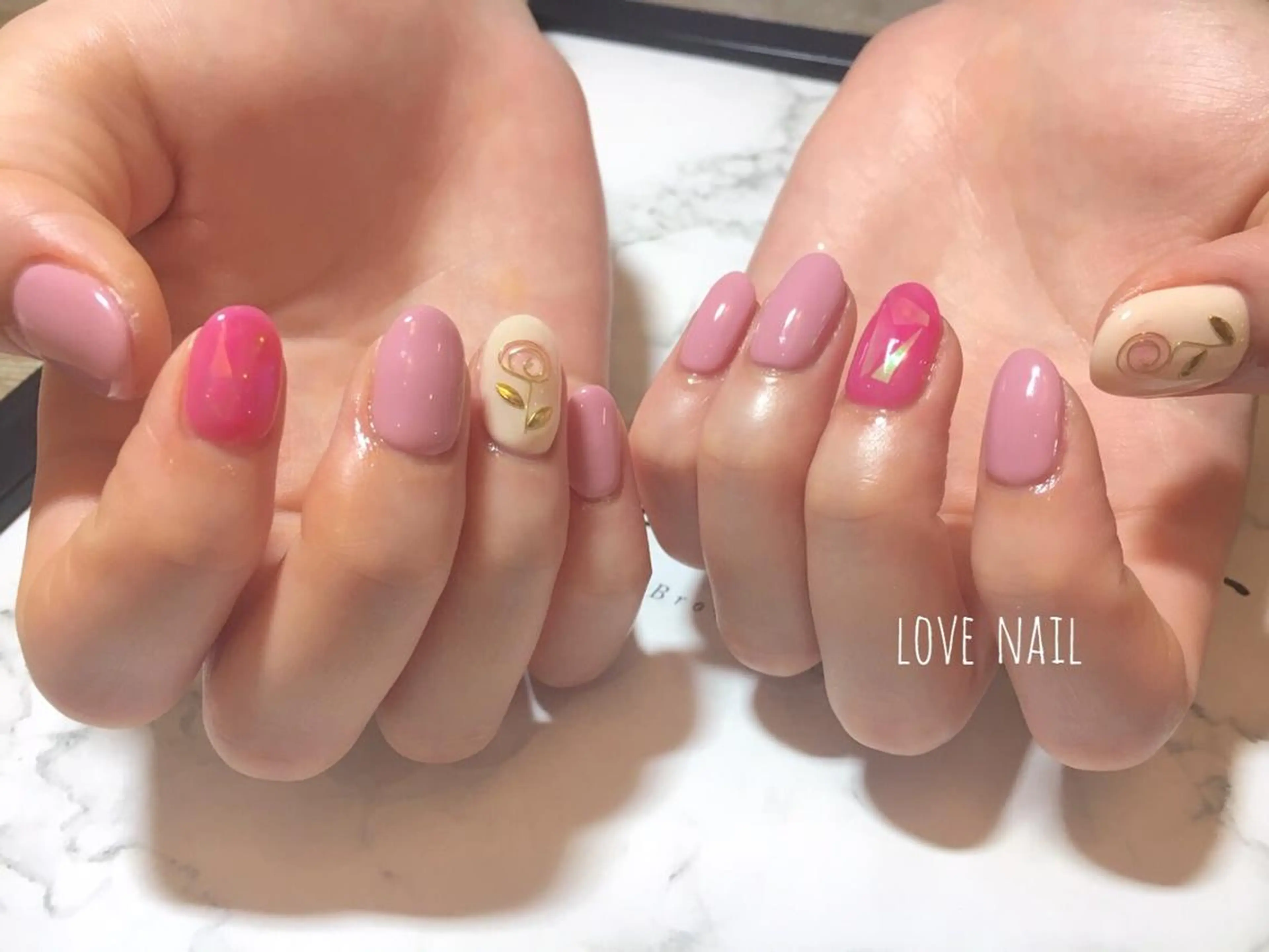 ネイル ハンドネイル LOVE NAIL 💕Sonoのネイルデザイン