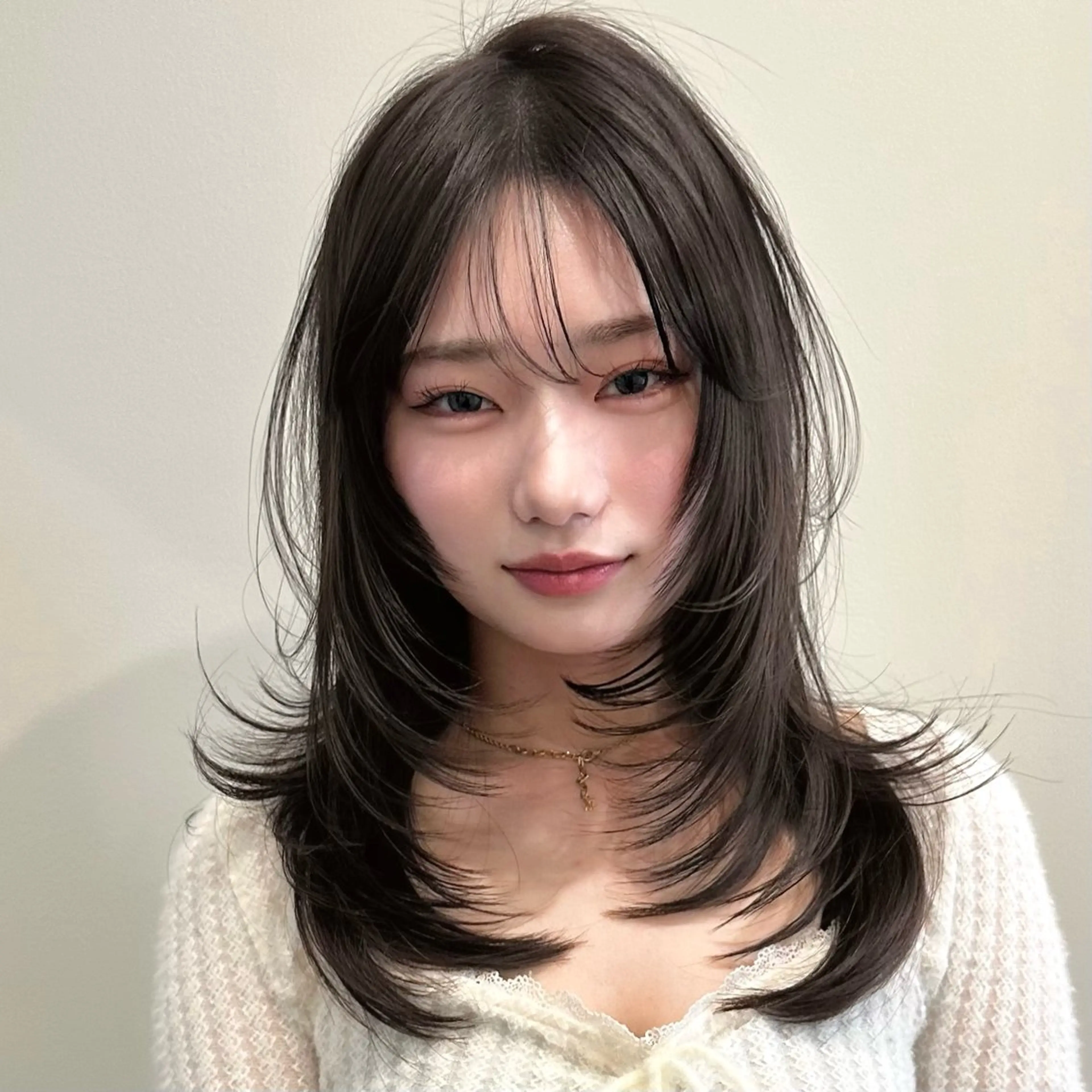 ミディアム カット ヘアカラー トリートメント 🌹ハッシュカット、 レイヤー韓国ヘア🌹のヘアスタイル