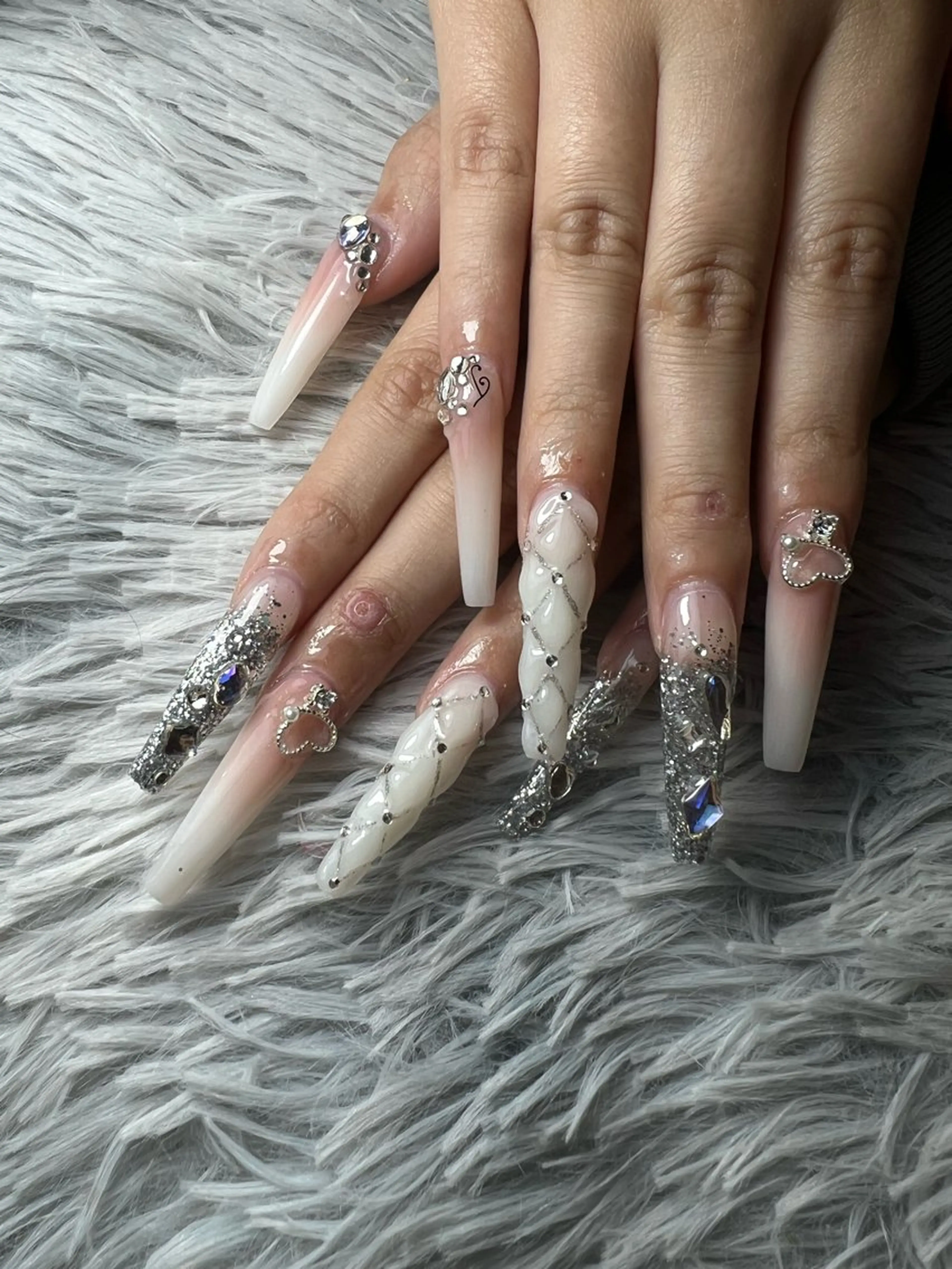 ネイル ラメ(グリッター) ラメグラデーション スカルプネイル ハンドネイル シェヌネイル JURAのネイルデザイン