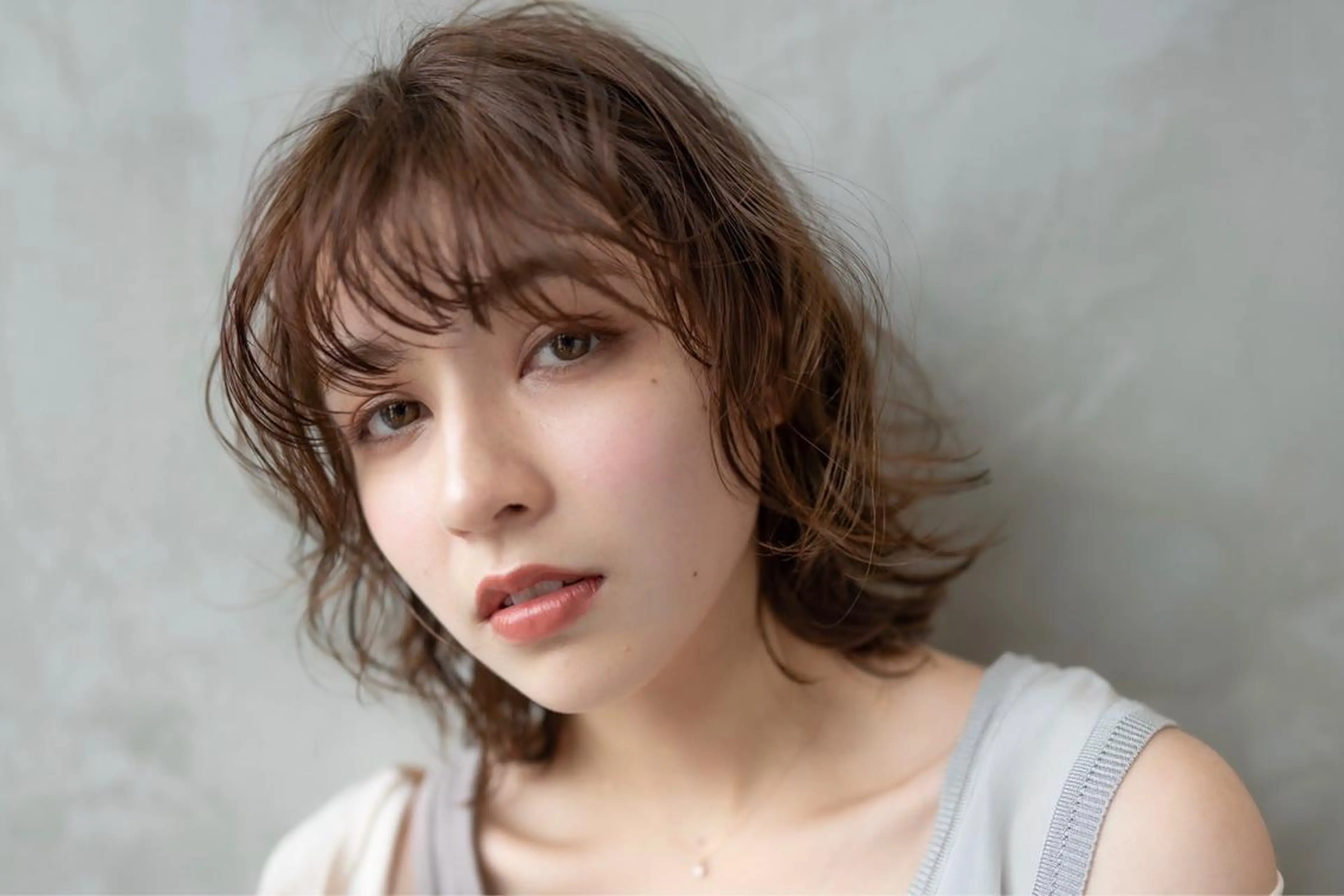 ミディアム カラー ベージュカラー ウルフカット 10月限定モニター 髪質改善美髪矯正のヘアスタイル