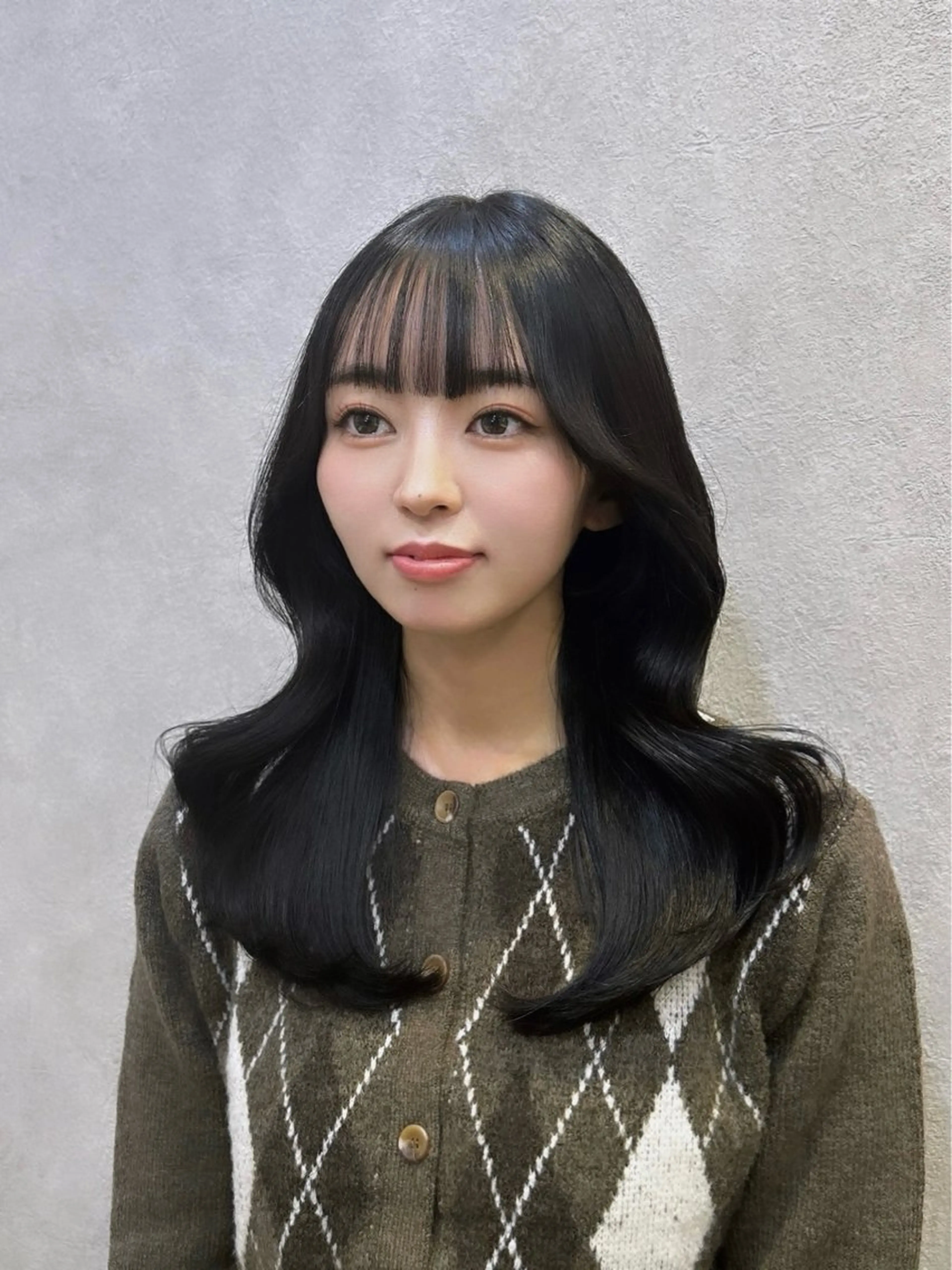 セミロング カラー ヘアアレンジ 黒髪 ブルーカラー ブルーブラック 韓国風ヘア 🩷韓国ヘア/ヨシン モリ🩷Maikaのヘアスタイル