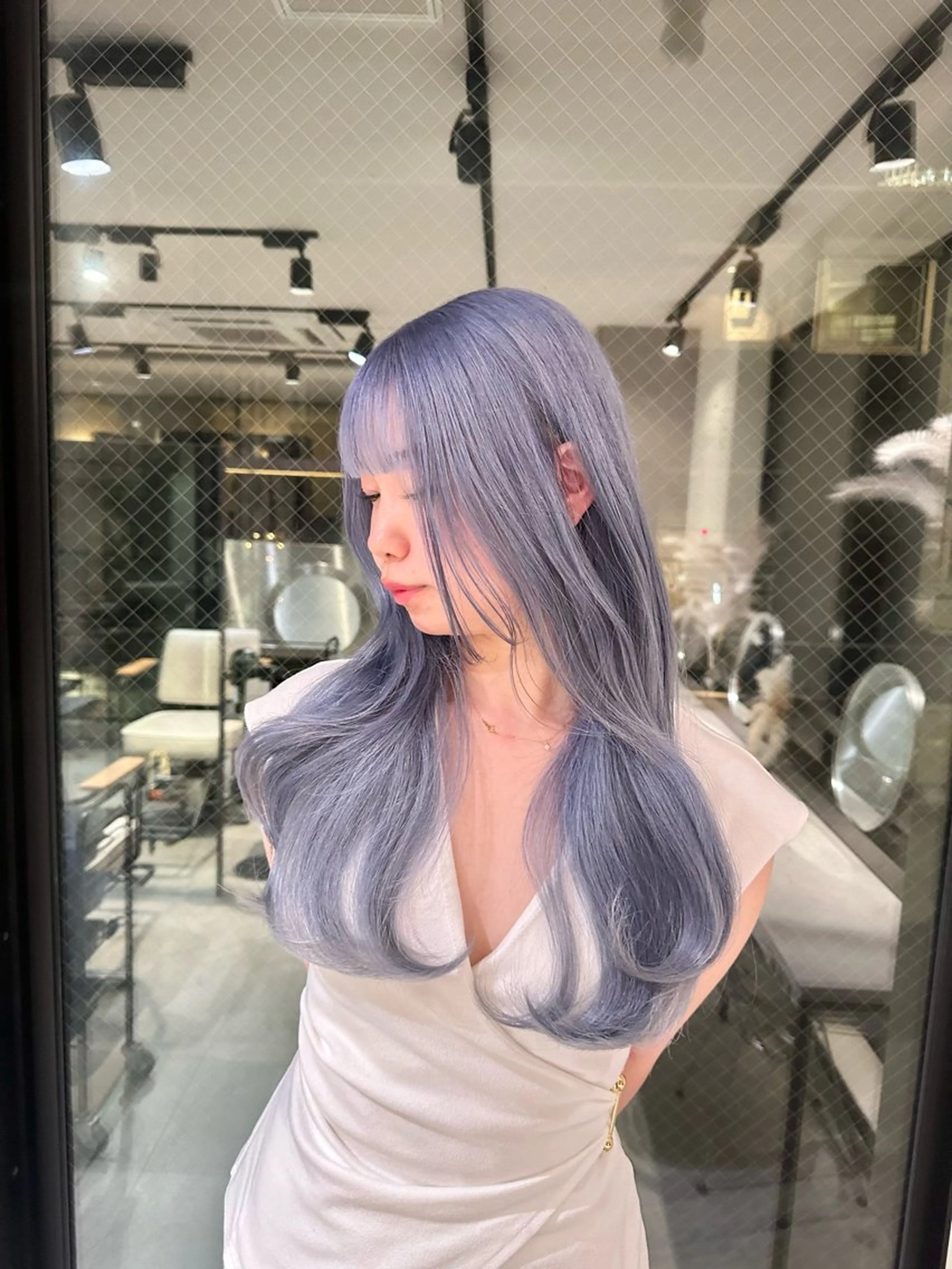 カラー ブリーチ ブルーカラー ハイトーンカラー ヘアカラー YUI デザインカラーのヘアスタイル