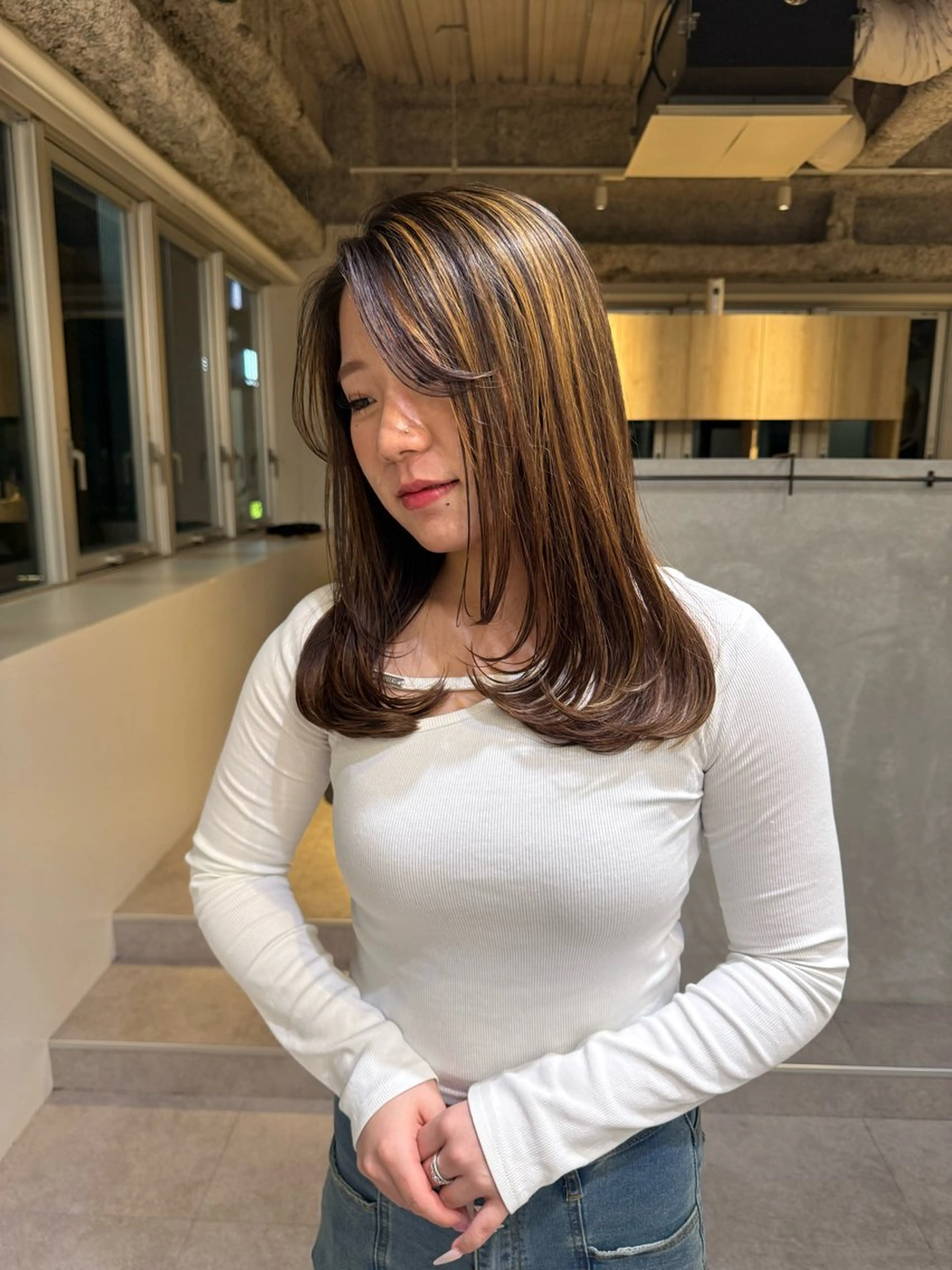 セミロング SARA 【大阪梅田】のヘアスタイル