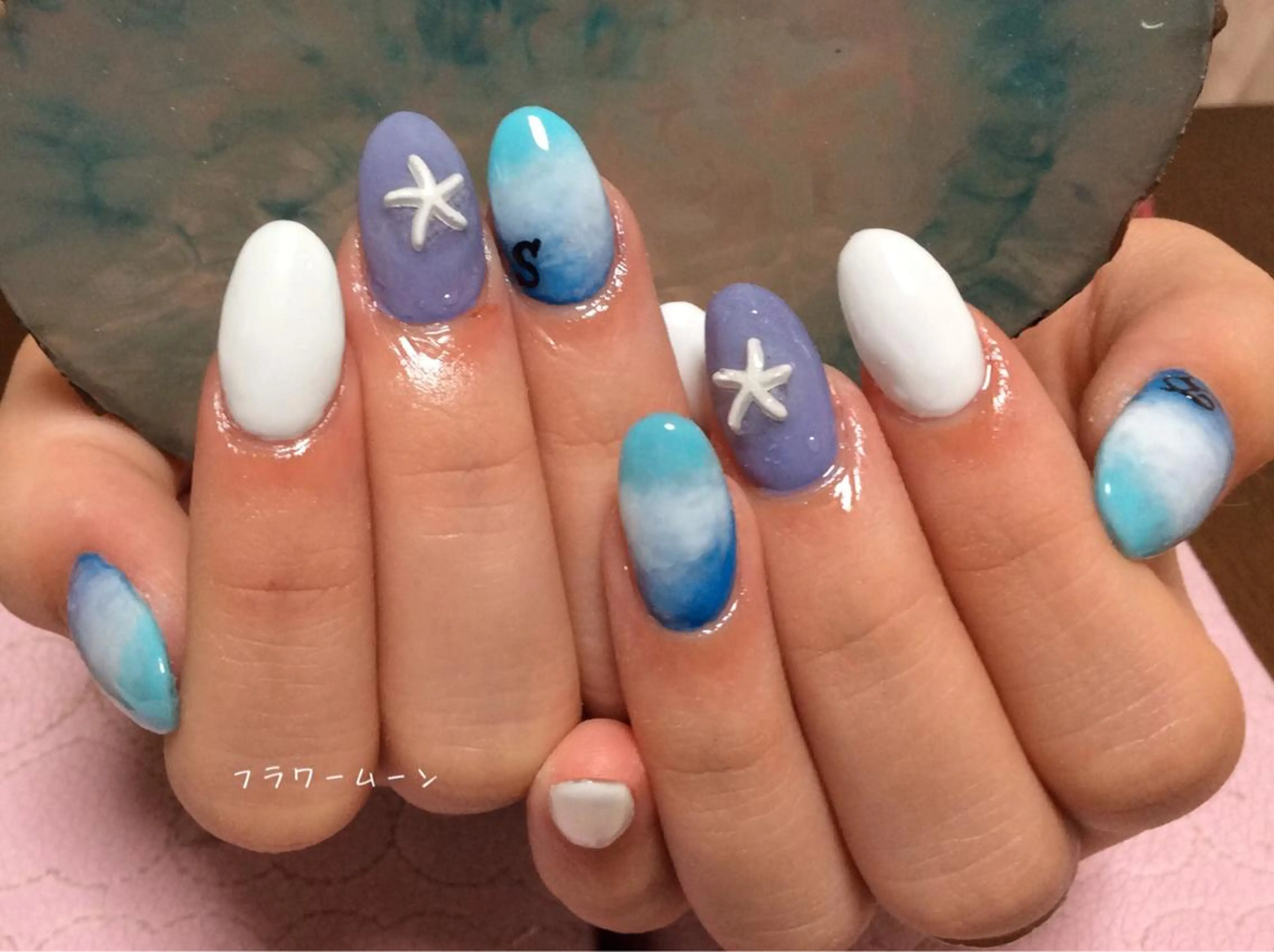 ネイル フラワー ムーンのネイルデザイン