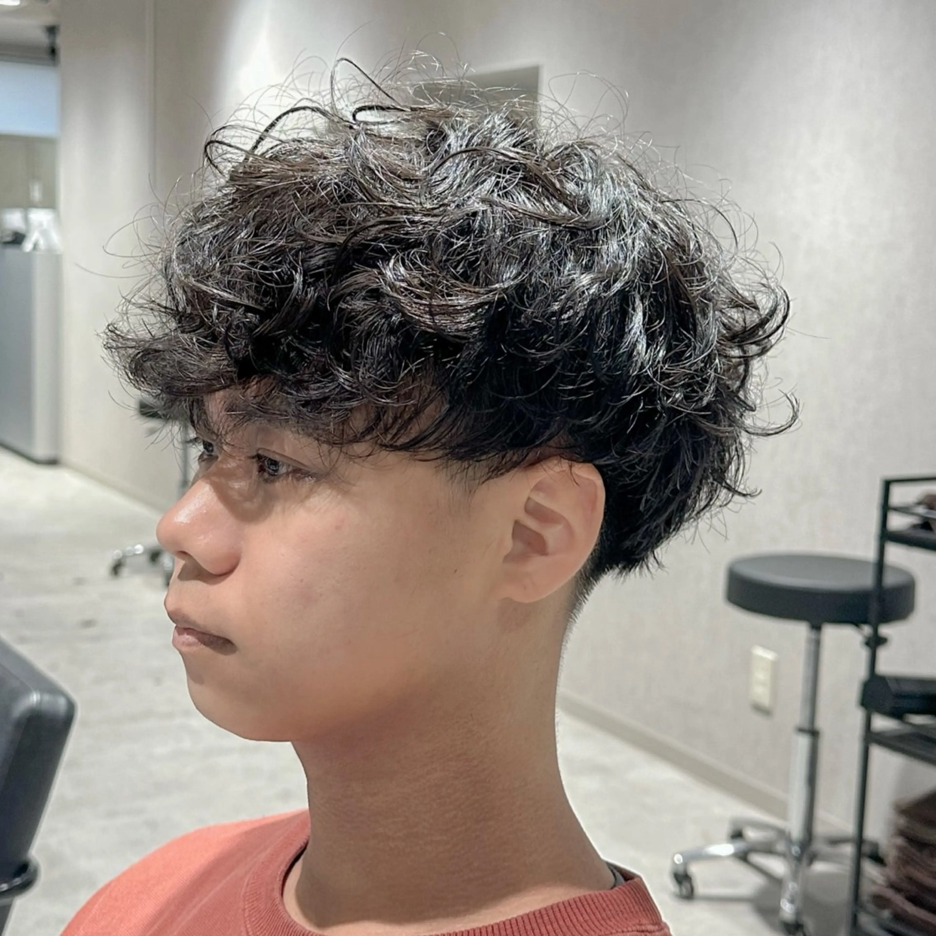 ショート パーマ メンズ メンズパーマ くせ毛 カット パーマ トリートメント フェザーパーマ職人 🪶ryosukeのヘアスタイル