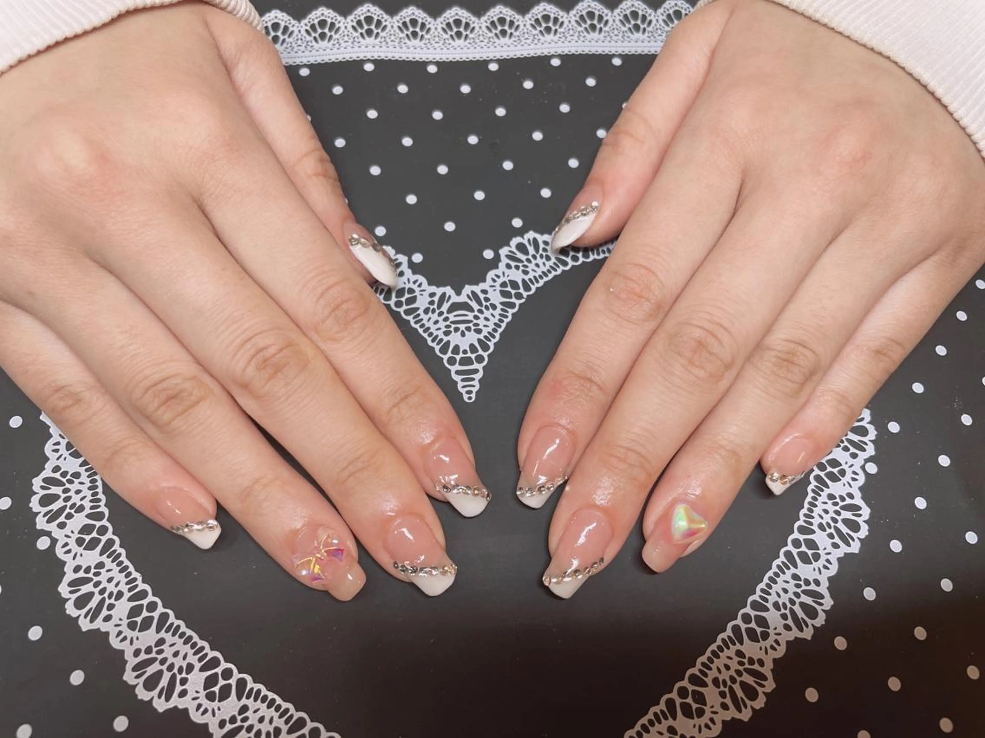 ネイル ハート 赤色 ホワイト ハンドネイル エン Nail salonのネイルデザイン