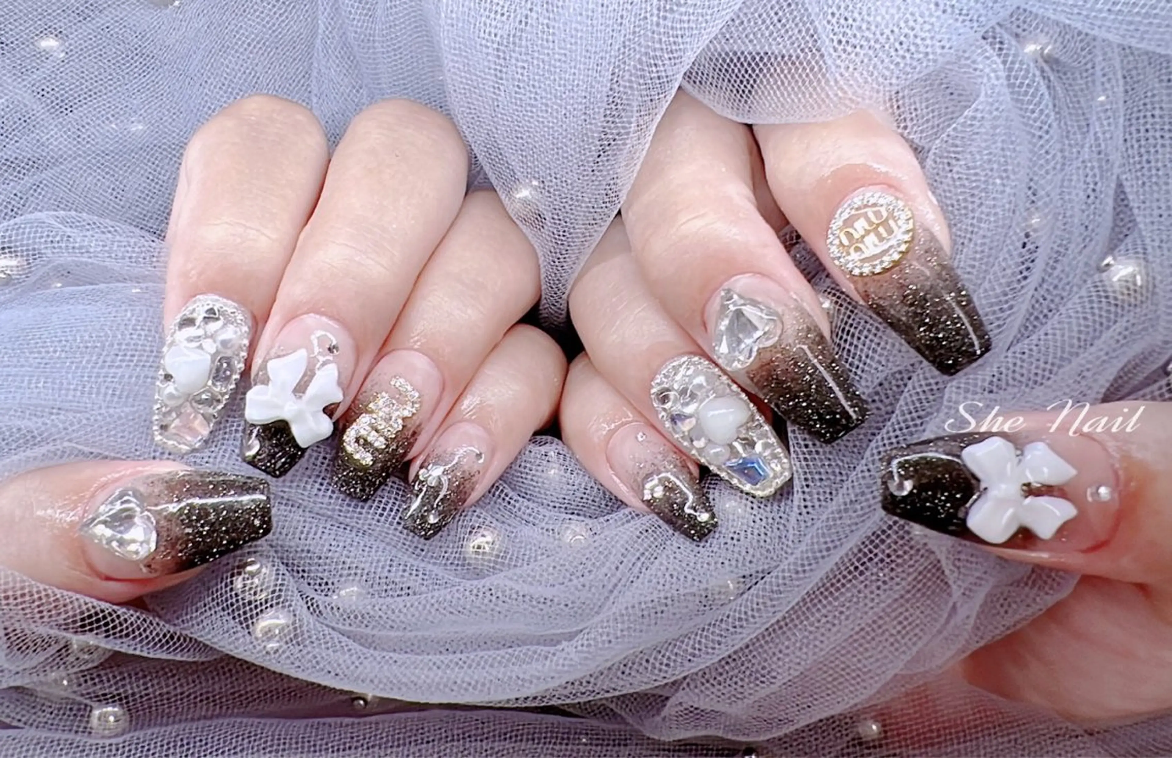 ネイル チークネイル フレンチネイル グラデーション ハート キラキラネイル ハンドネイル She Nail所属・ISA_ BELLAのネイルデザイン