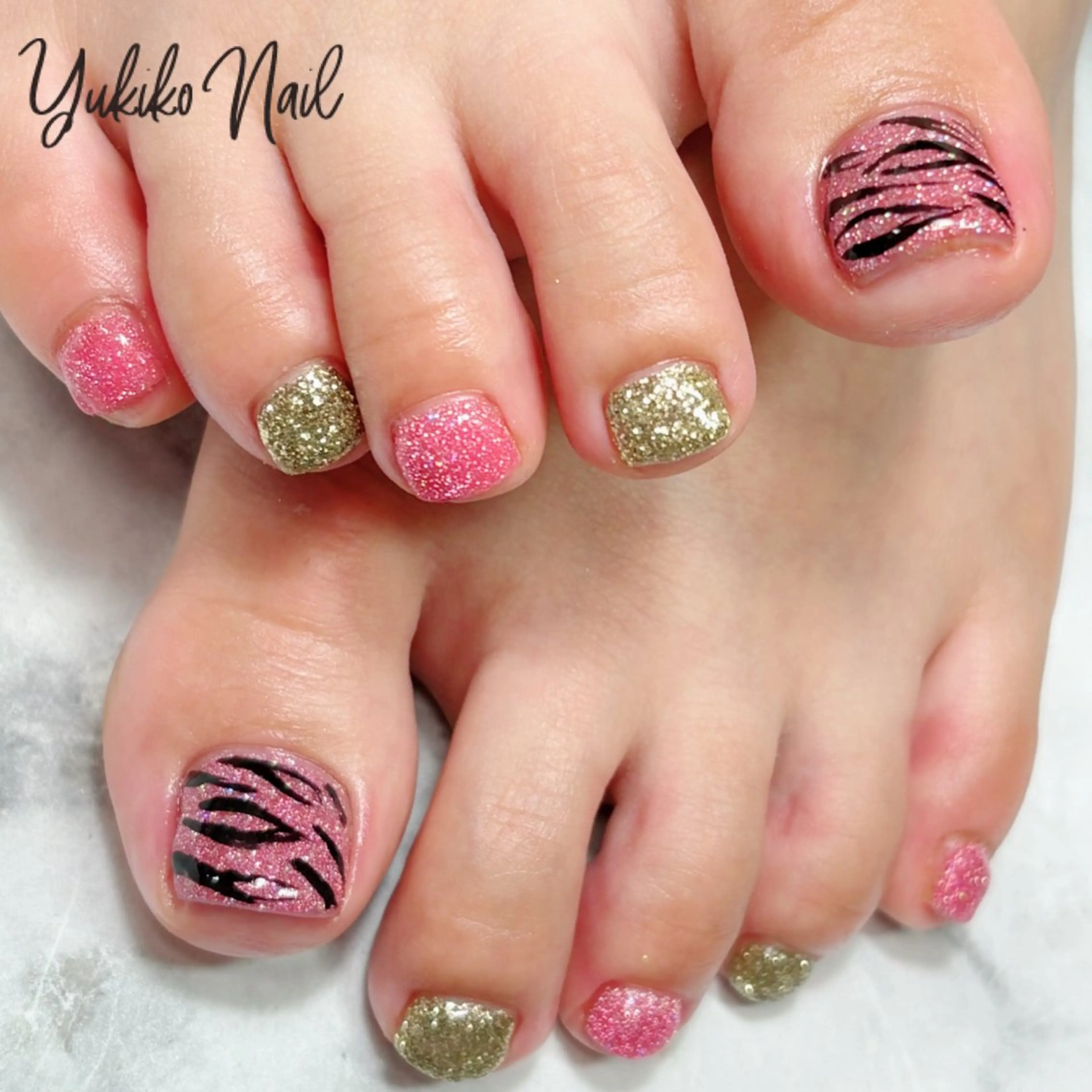 ネイル アニマル柄 アートネイル フラッシュネイル フットネイル ゴールド ユキコ ネイルのネイルデザイン