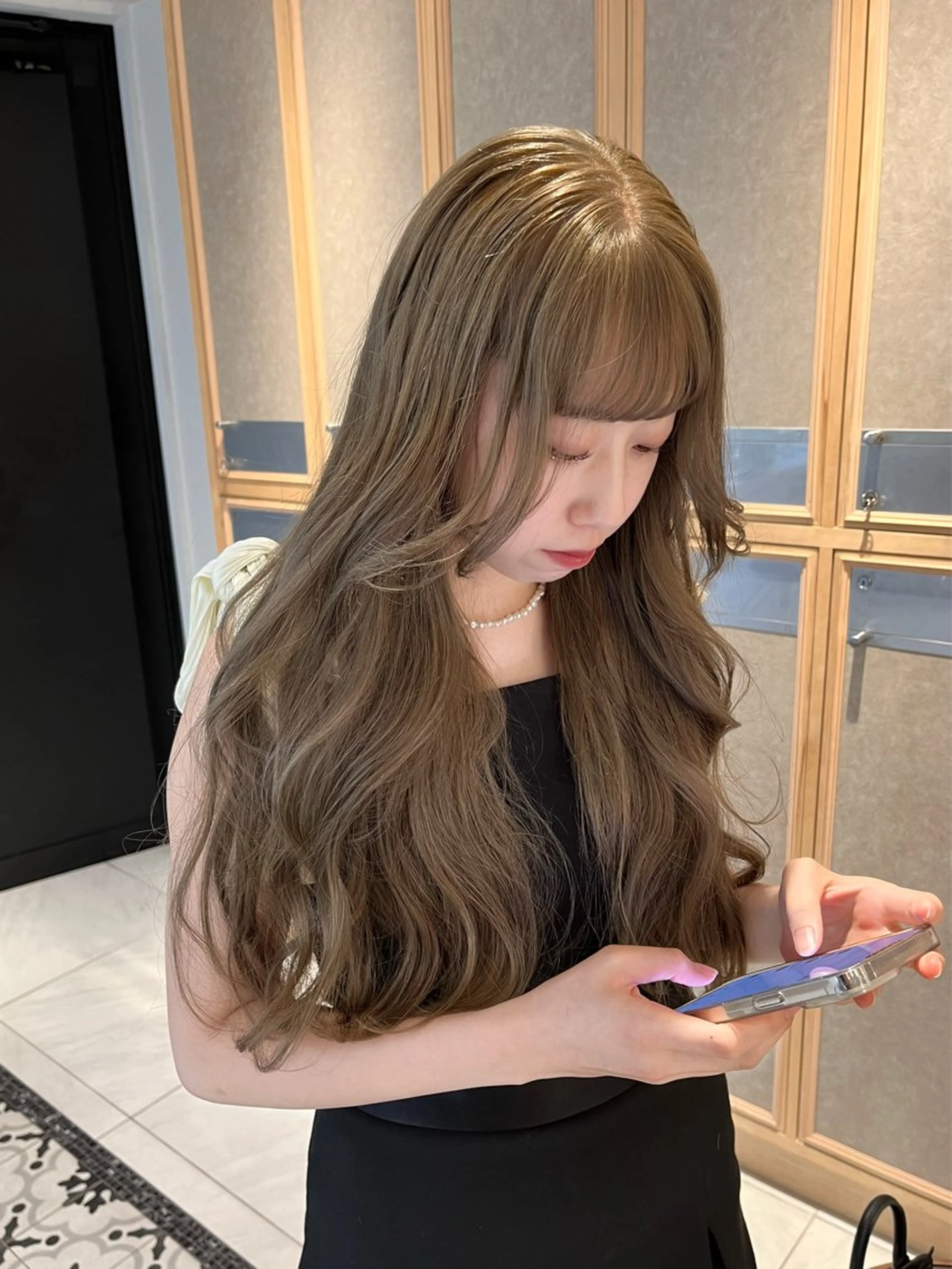 ロング ヘアカラー トリートメント 淡いハイトーンカラー レイヤーカットゆうかのヘアスタイル