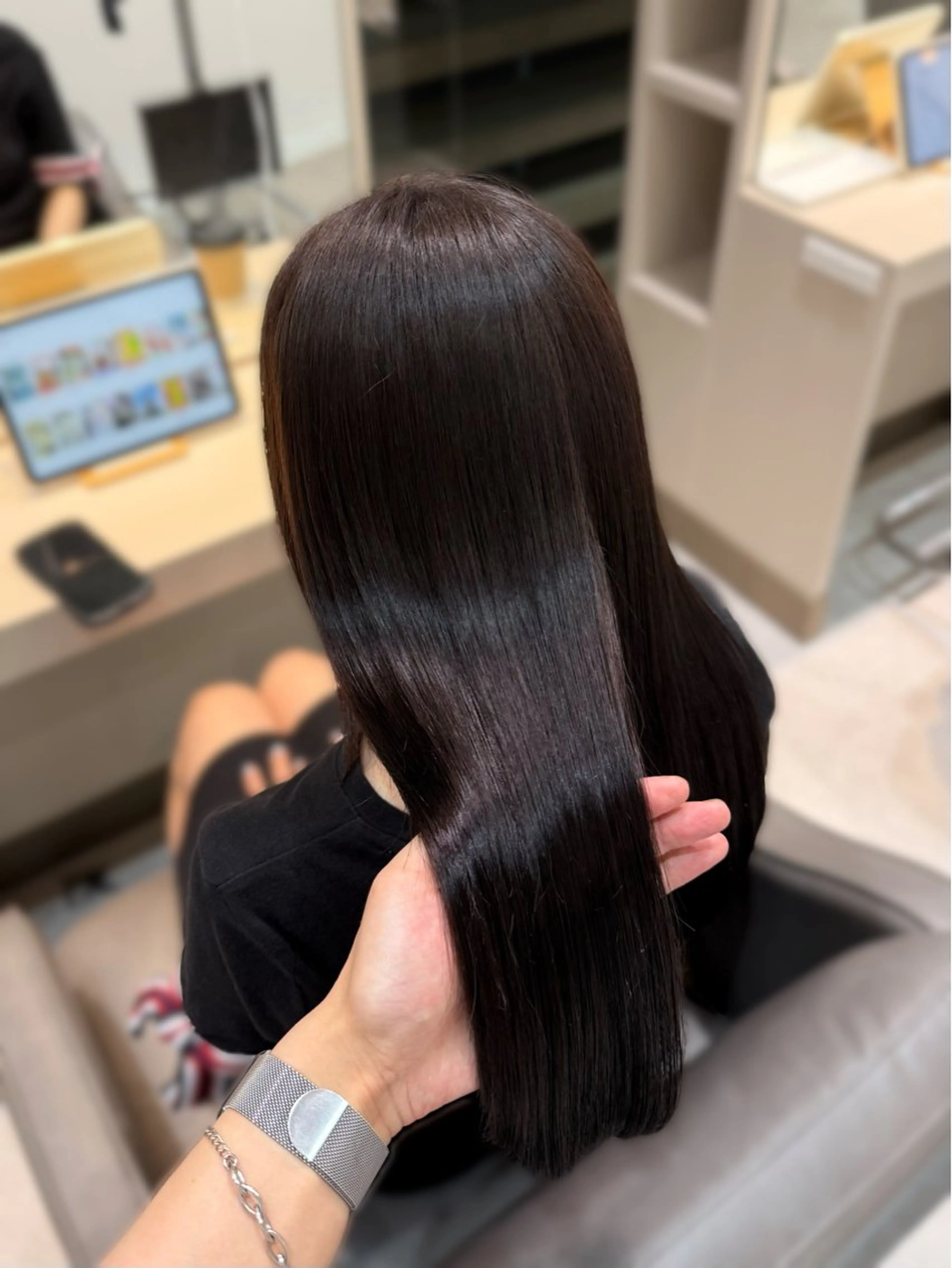 ロング ヘアカラー なかはた りく 暗髪/艶髪のヘアスタイル