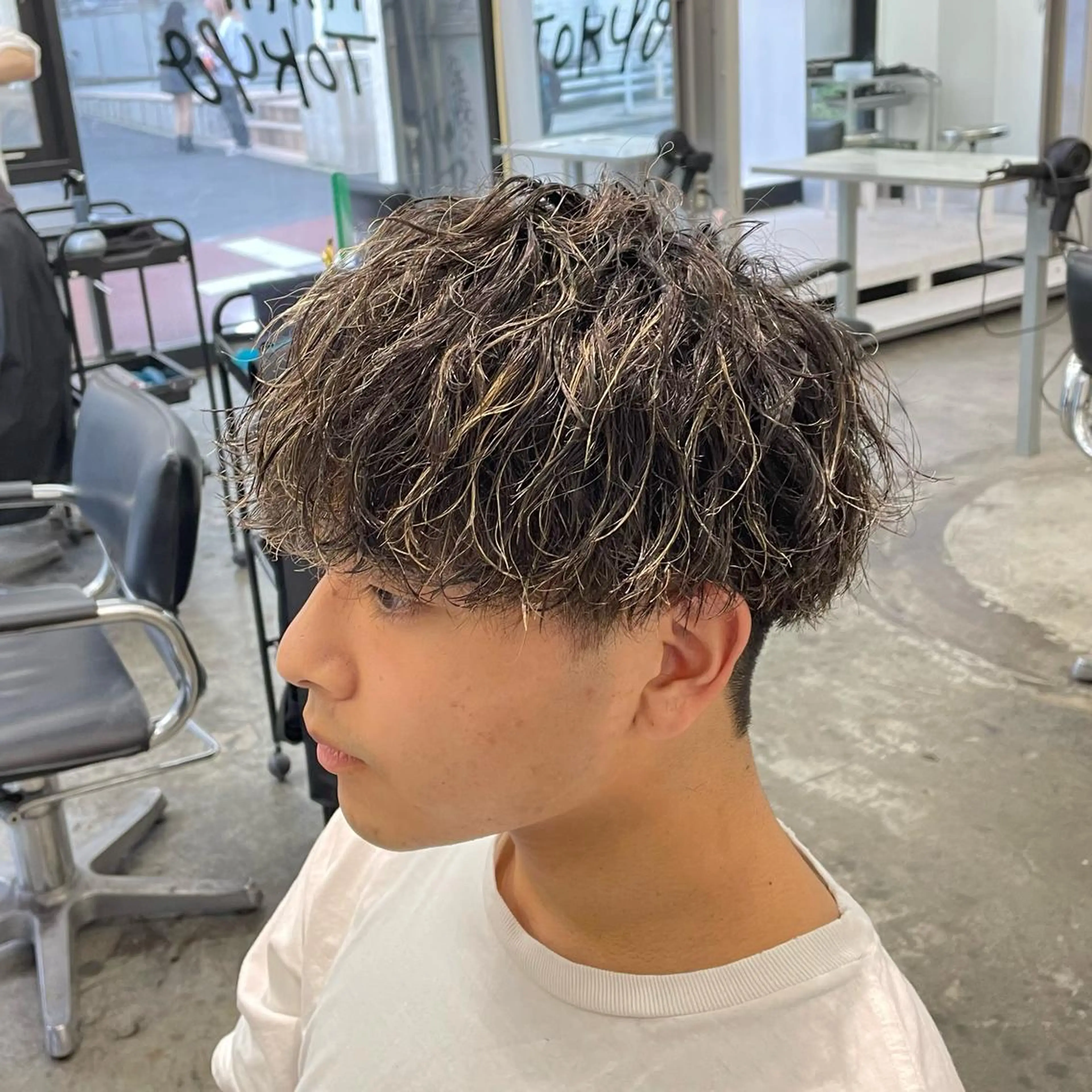 ショート カラー パーマ メンズ メンズハイライト マッシュ ハイライトカラー ハイライト カット ヘアカラー パーマ メンズ特化美容師/ 藤戸 椋のヘアスタイル