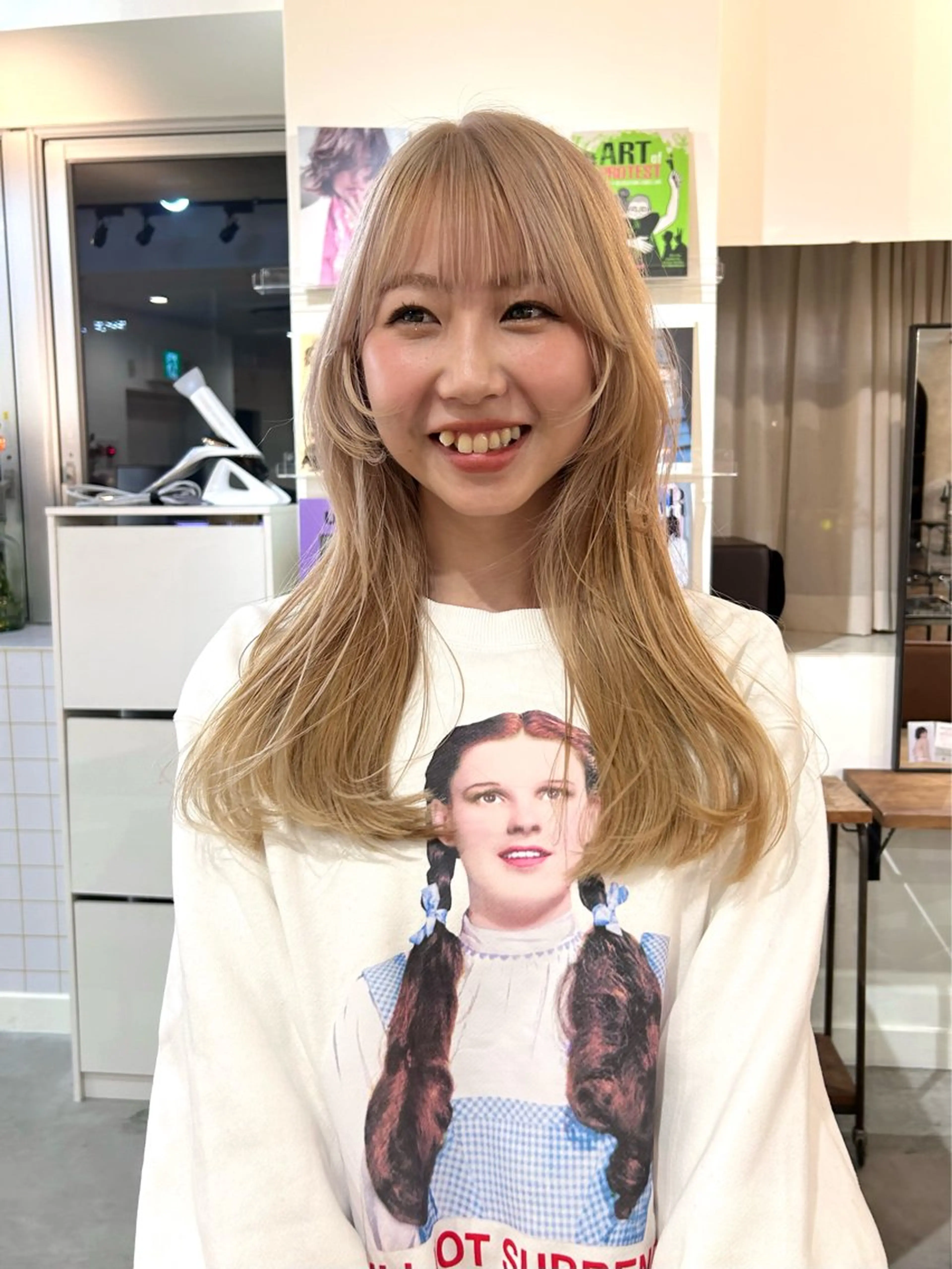 ロング カラー ブリーチ ハイトーンカラー みうら ありさのヘアスタイル