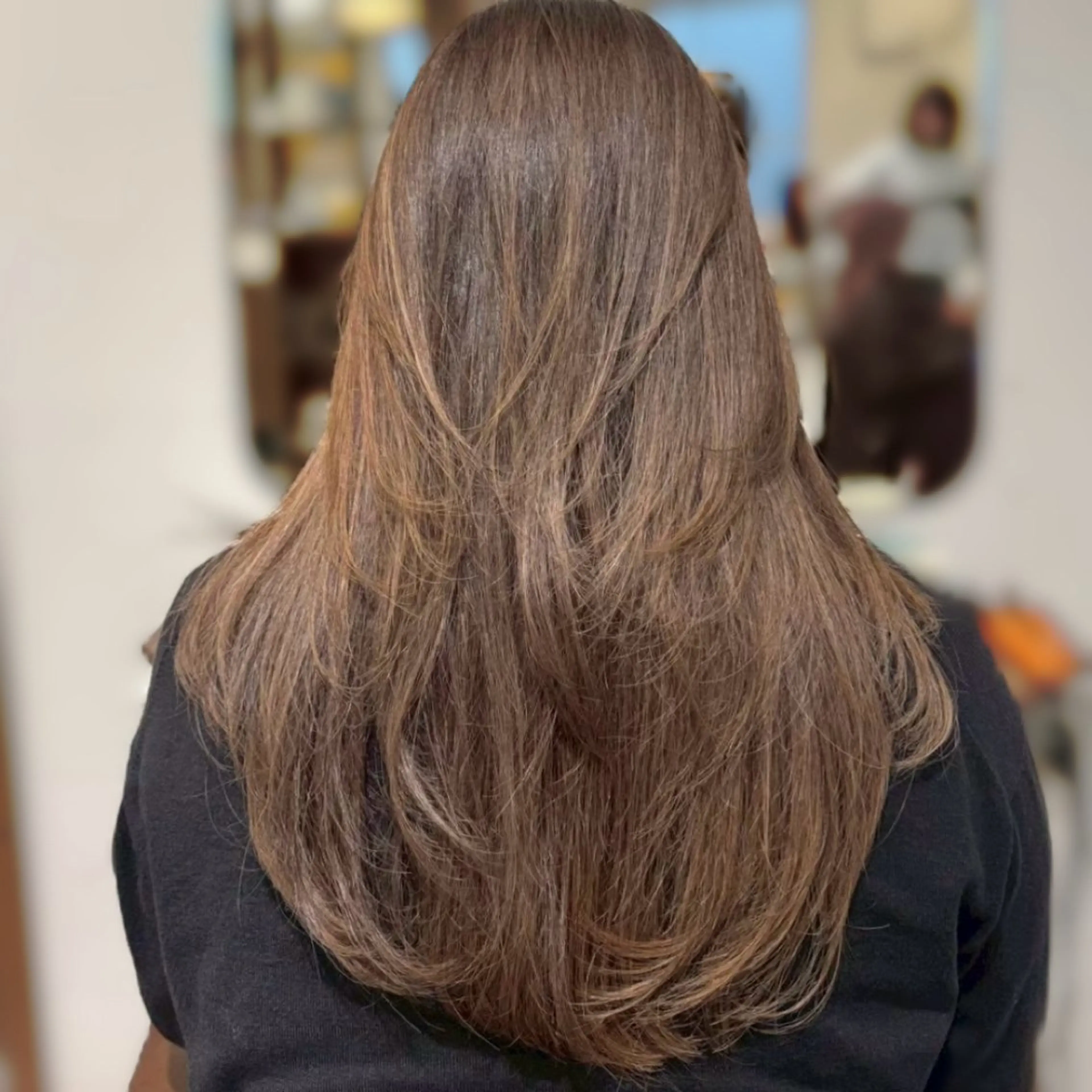 セミロング 坂本 璃里杏のヘアスタイル