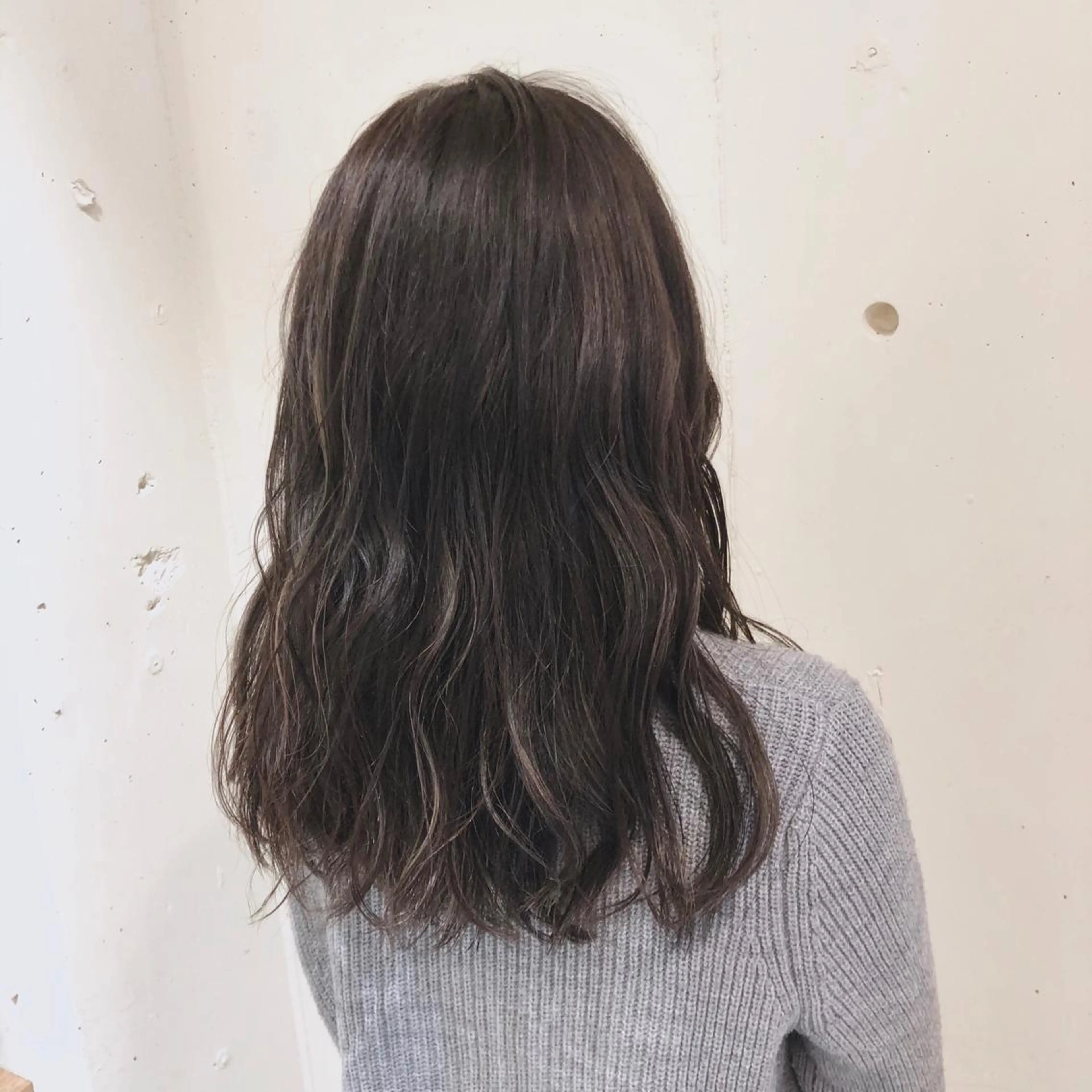 セミロング カラー パーマ ヘアアレンジ バレイヤージュ ベージュカラー 黒髪 ブリーチ 透明感カラー 【ツヤ髪美容師】 ツダケイスケのヘアスタイル
