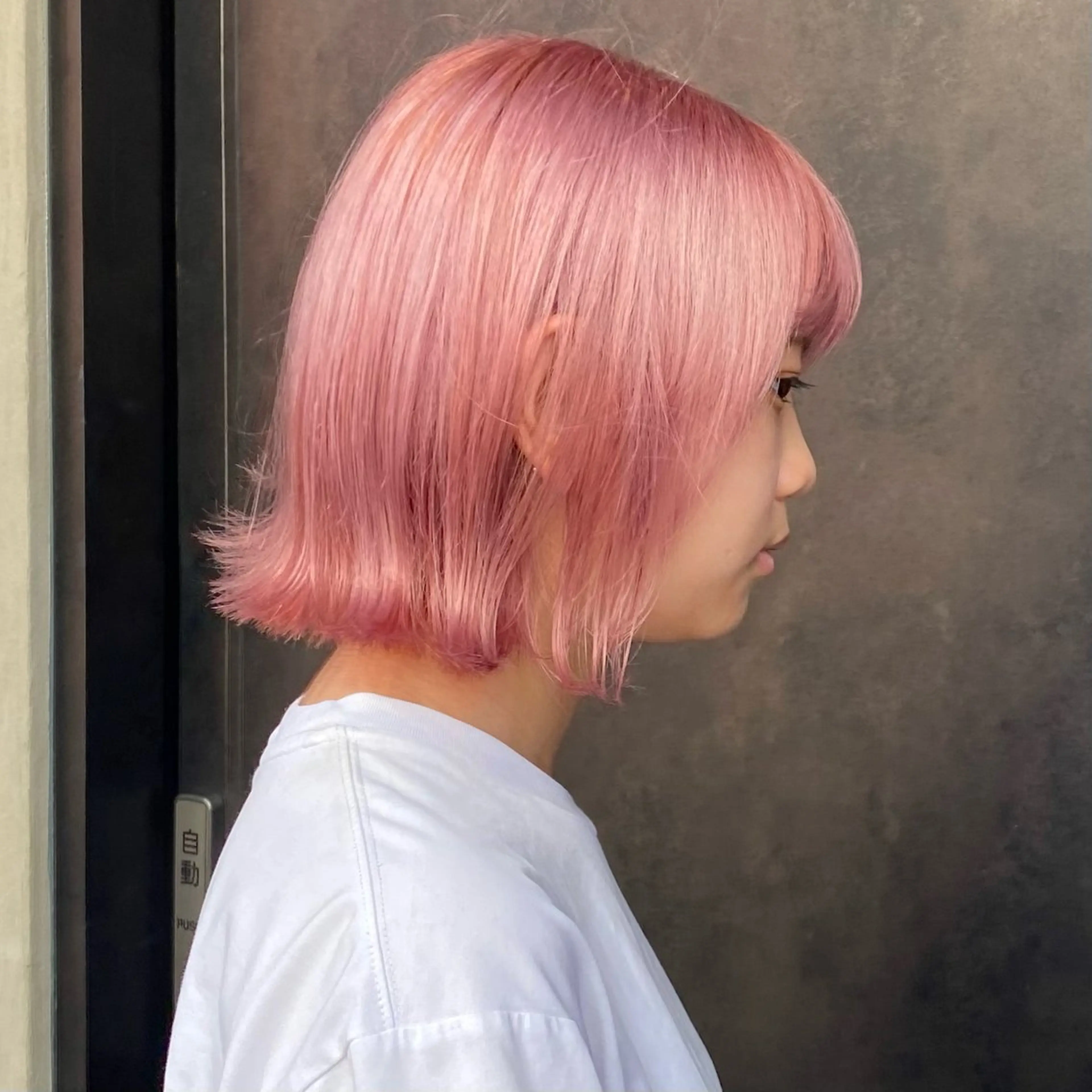 ミディアム カラー ブリーチ 透明感カラー ピンクカラー ホワイトピンク ボブ ヘアカラー 比嘉 陽のヘアスタイル