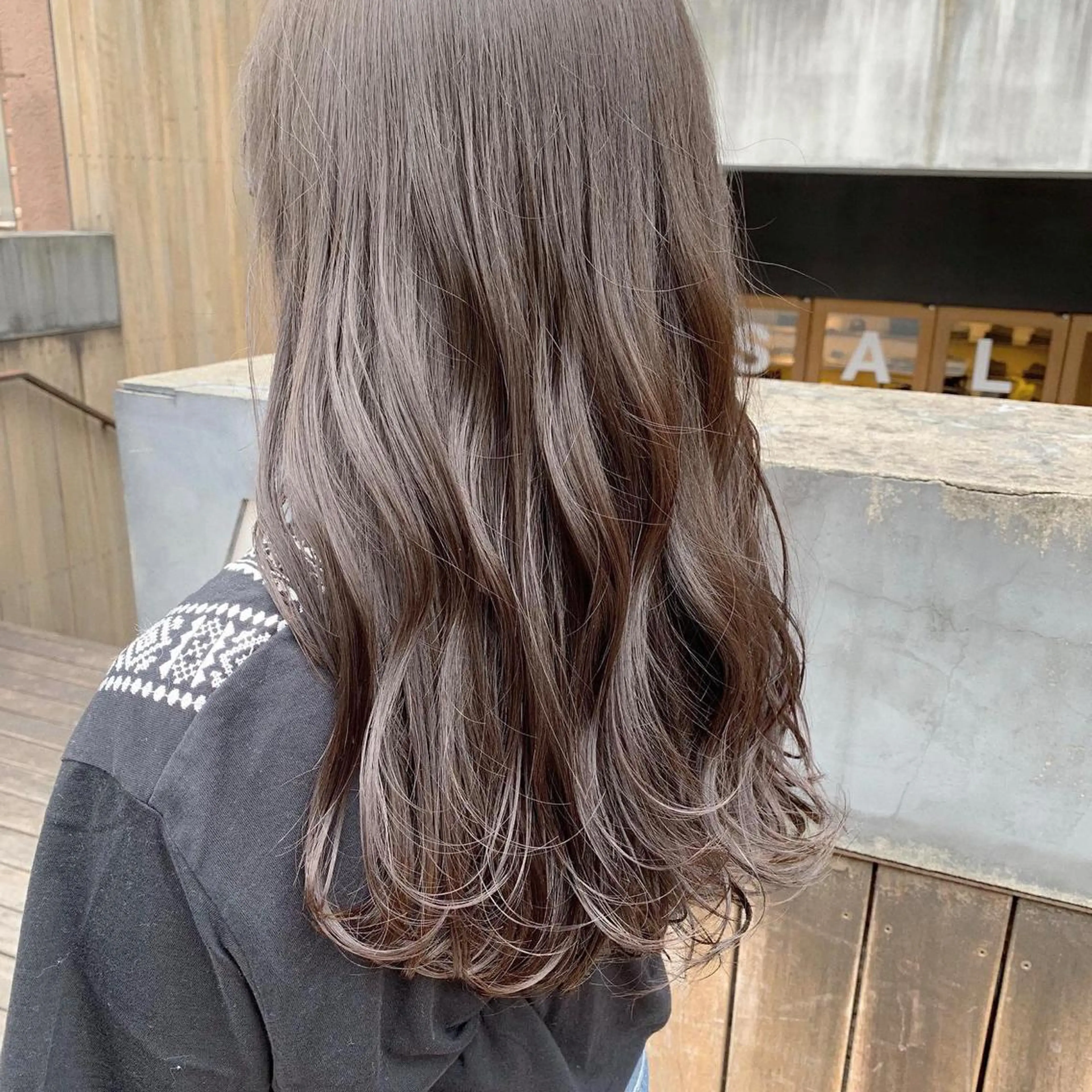 セミロング カラー パーマ ヘアアレンジ セミロングパーマ トリートメント 松田 亮葉のヘアスタイル