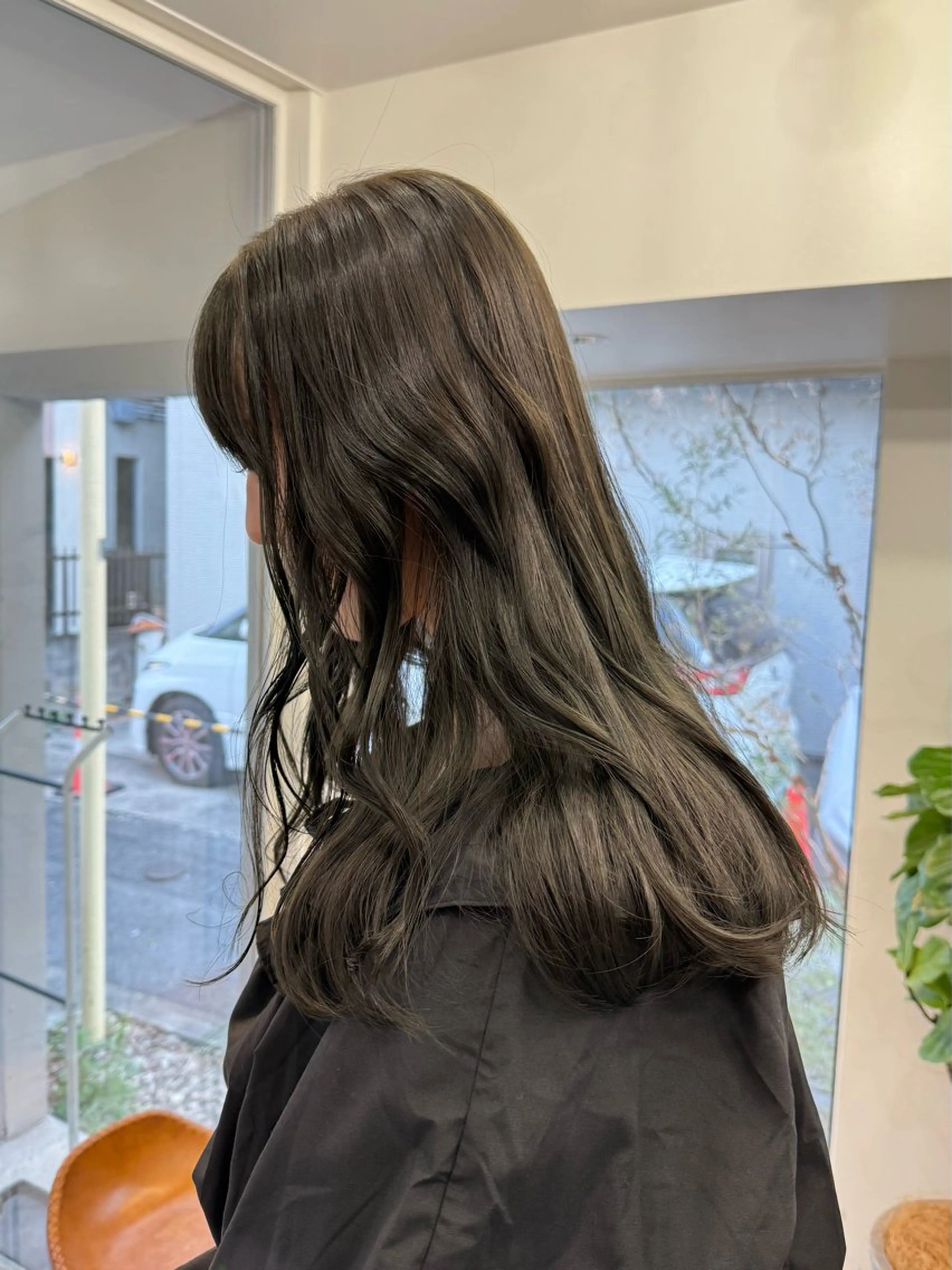 セミロング カラー ミルクティー× グレージュMOMOのヘアスタイル