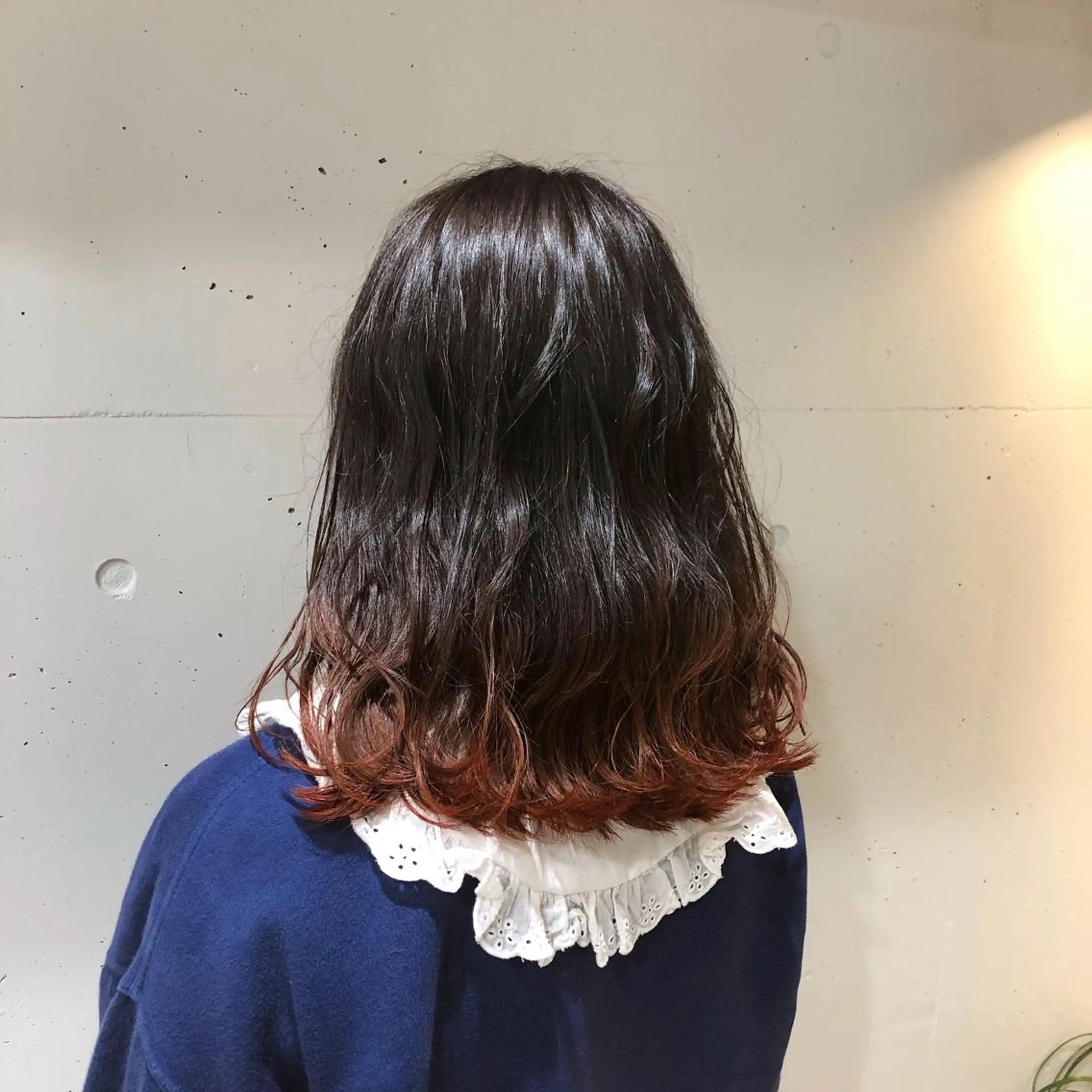 セミロング カラー 黒髪 ブリーチ グラデーションカラー オレンジ ヘアカラー トリートメント 小山功陽 /メンズスタイルのヘアスタイル