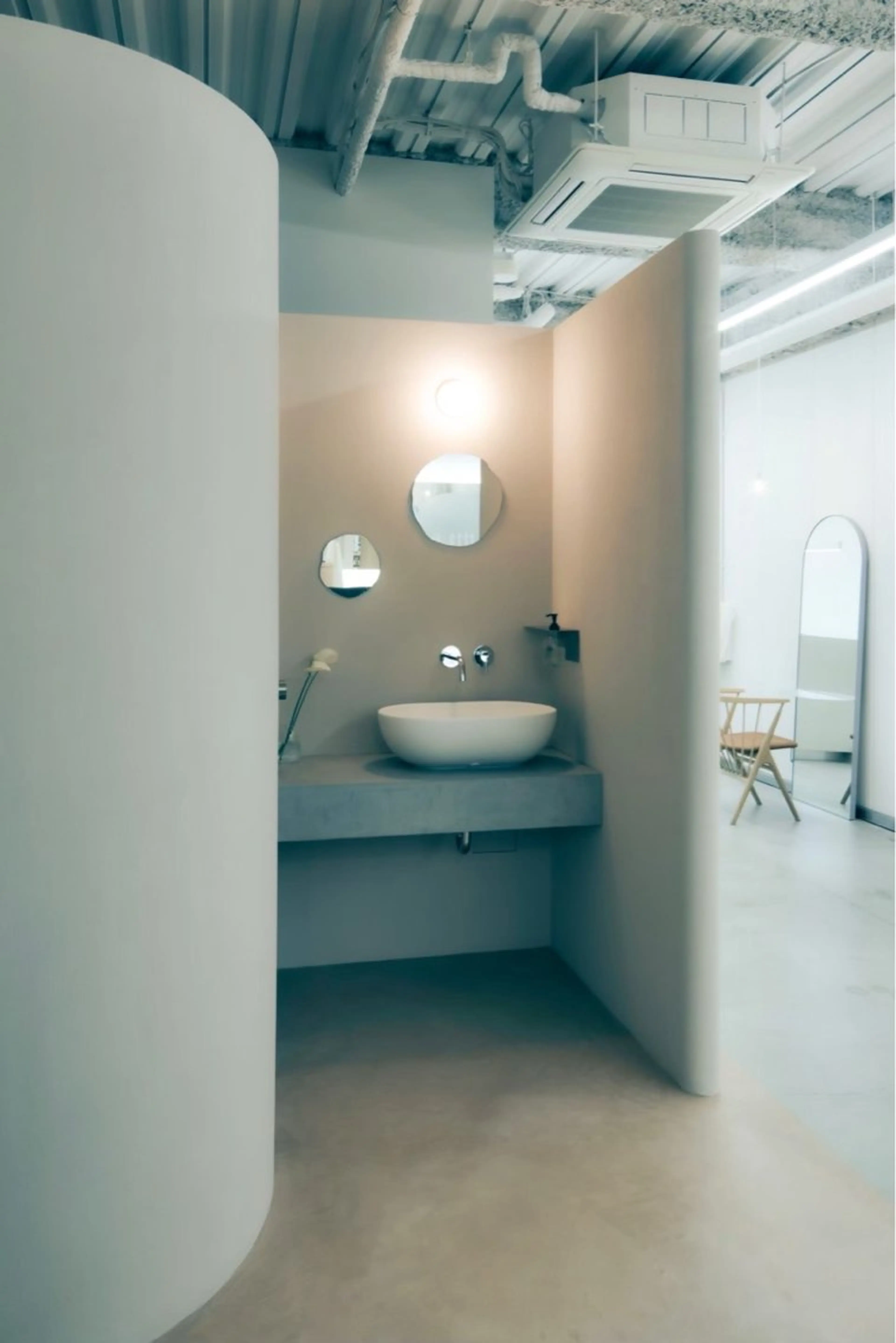 Asumi/丸の内 /ブリーチ/花屋併設のヘアスタイル