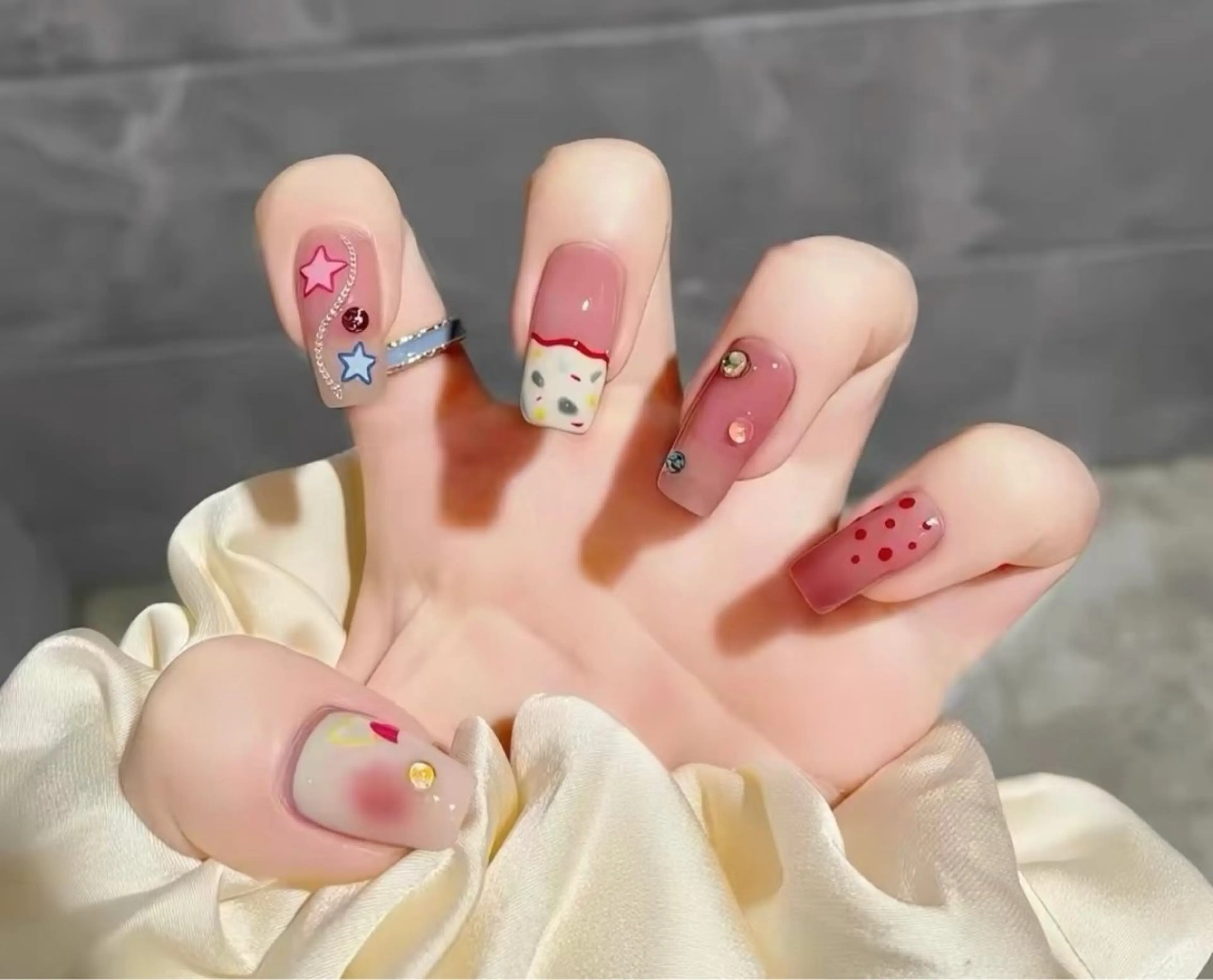 ネイル アートネイル ドット ニュアンスネイル シンプルネイル ハンドネイル Maylie Nail所属・キイ サロンのネイルデザイン
