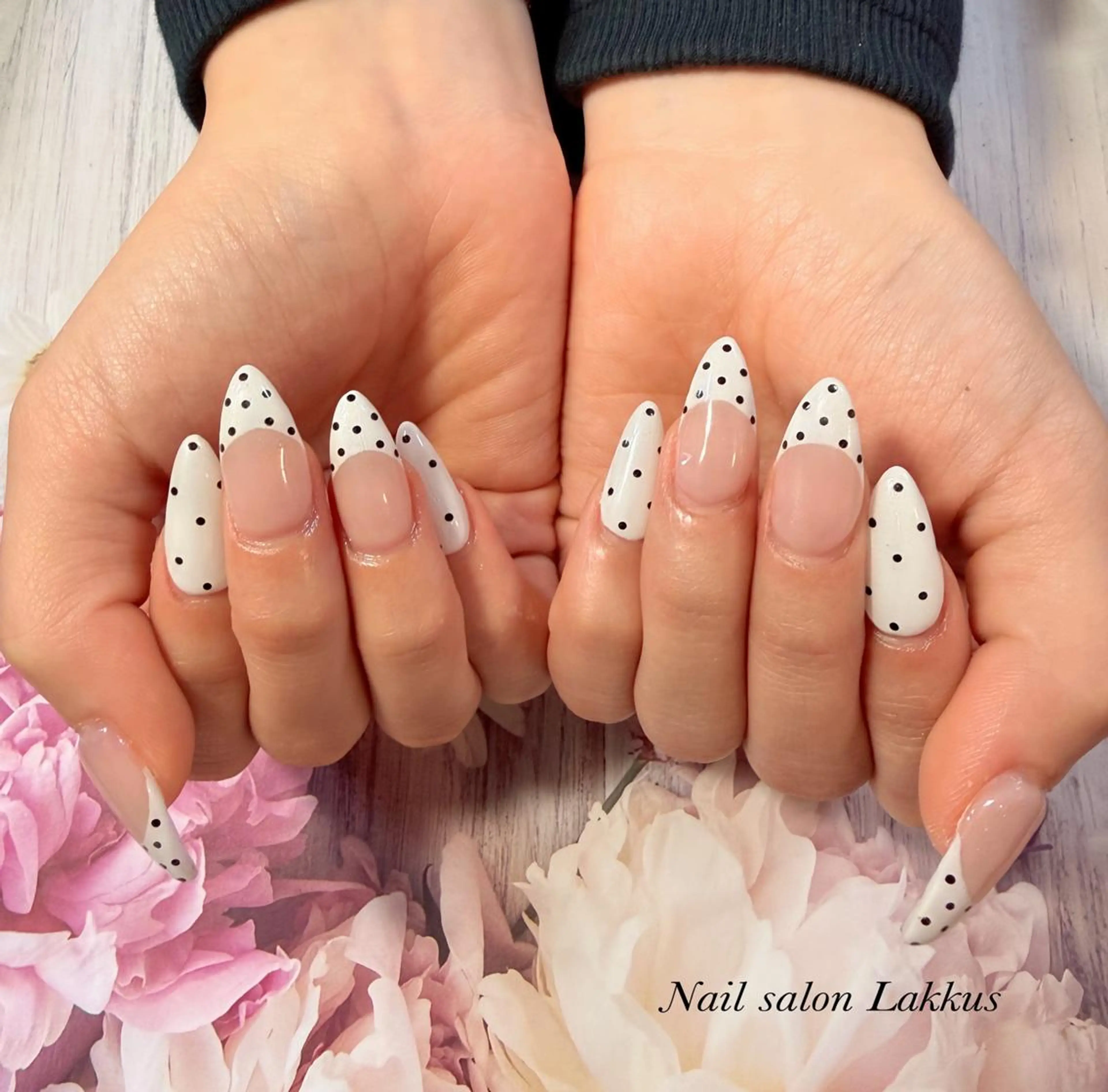 ネイル ドット 長さ出し ロングネイル Lakkus T－CHIのネイルデザイン