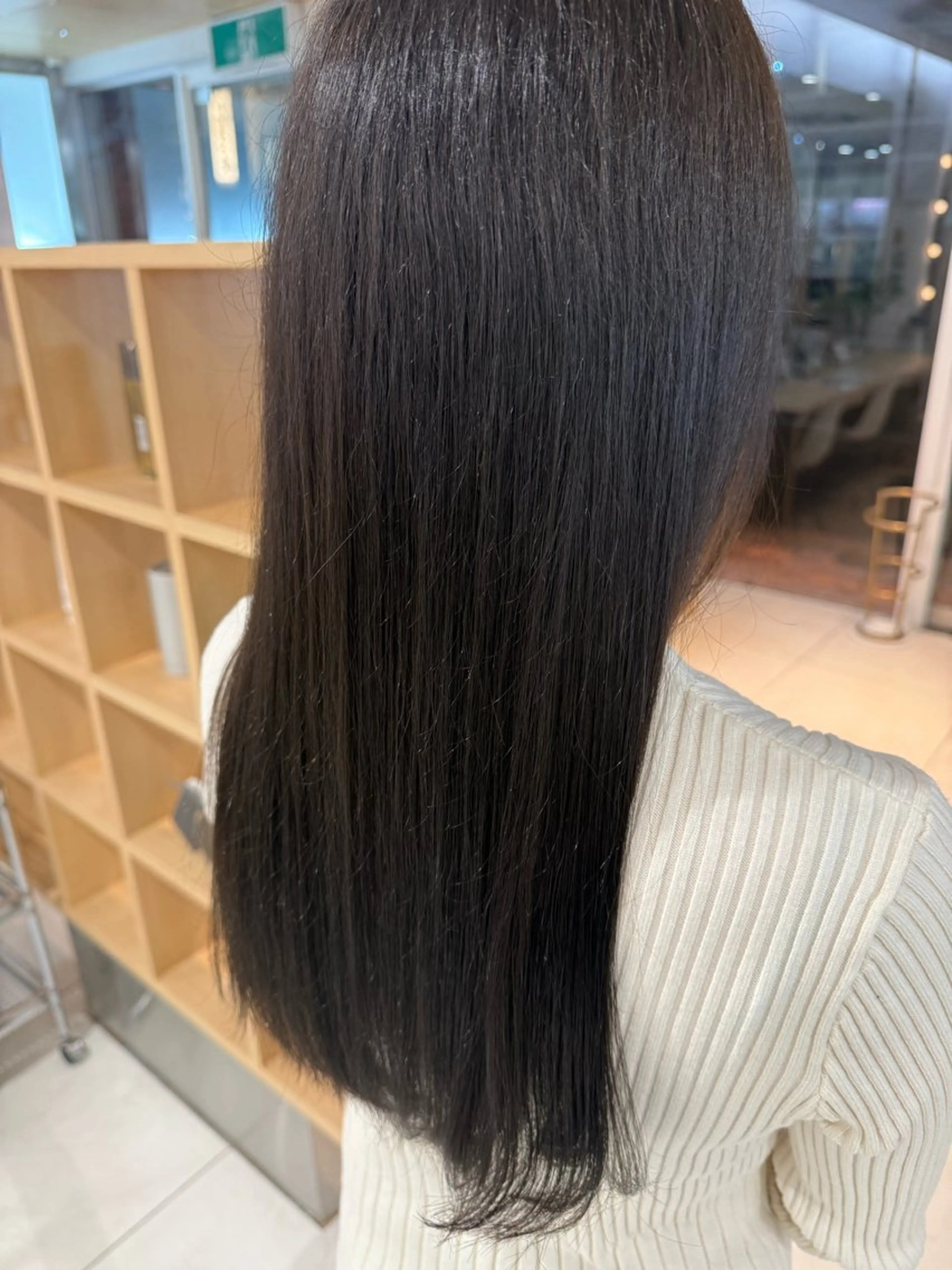 ロング カラー ブラウンカラー オリーブブラウン カット ヘアカラー ツチダ ヒナのヘアスタイル