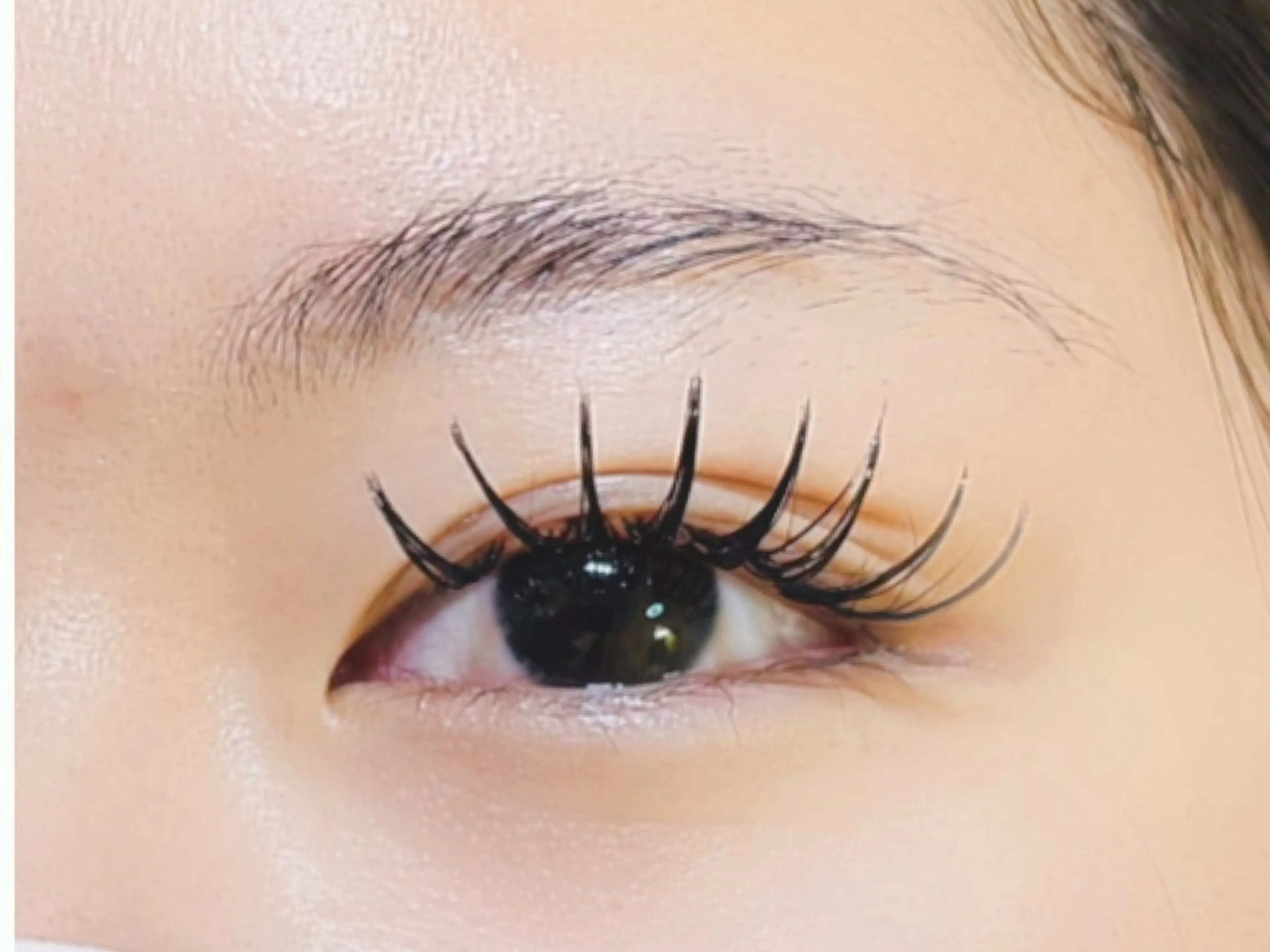 マツエク・マツパ 付け放題 バインドロック 束感まつ毛 フラットラッシュ パリジェンヌラッシュリフト マツエク AURORA RINAのマツエク・マツパデザイン