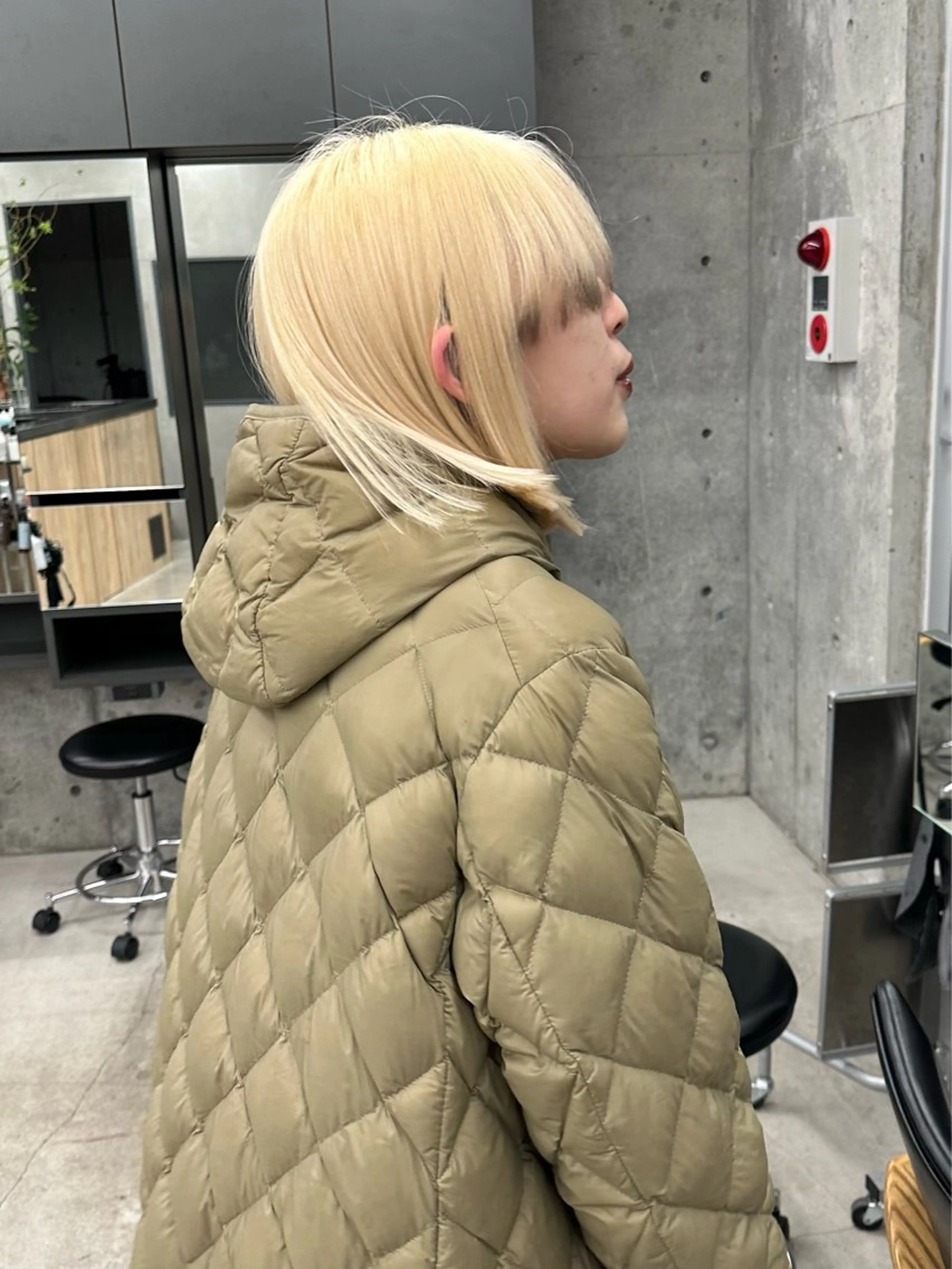 ショート カラー 抜きっぱなしブロンド デザインカラー ボブ/似合わせカット /ニュアンスカラーのヘアスタイル