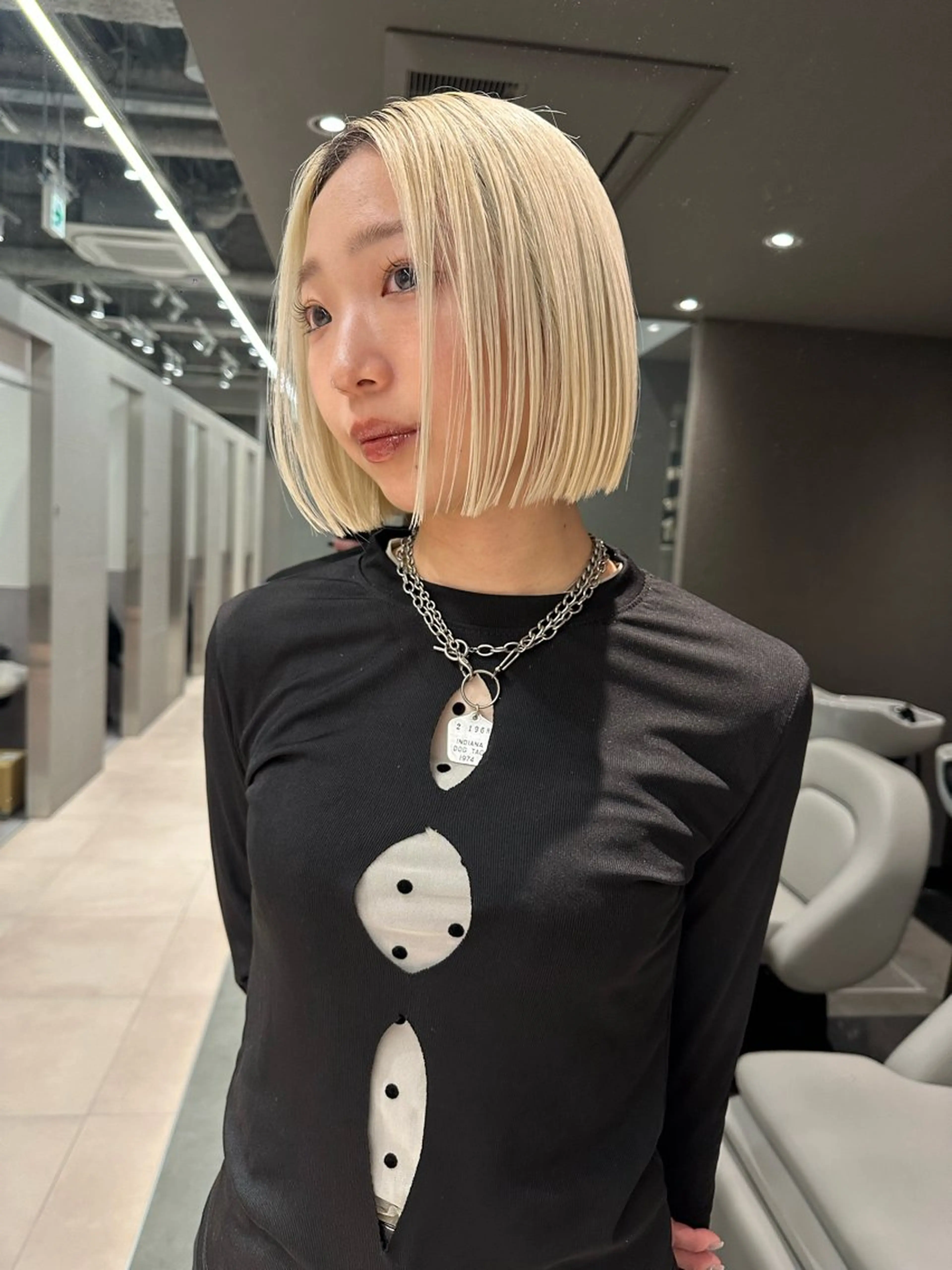 ショート カラー 抜きっぱなしブロンド ボブ 伊藤 拓哉のヘアスタイル