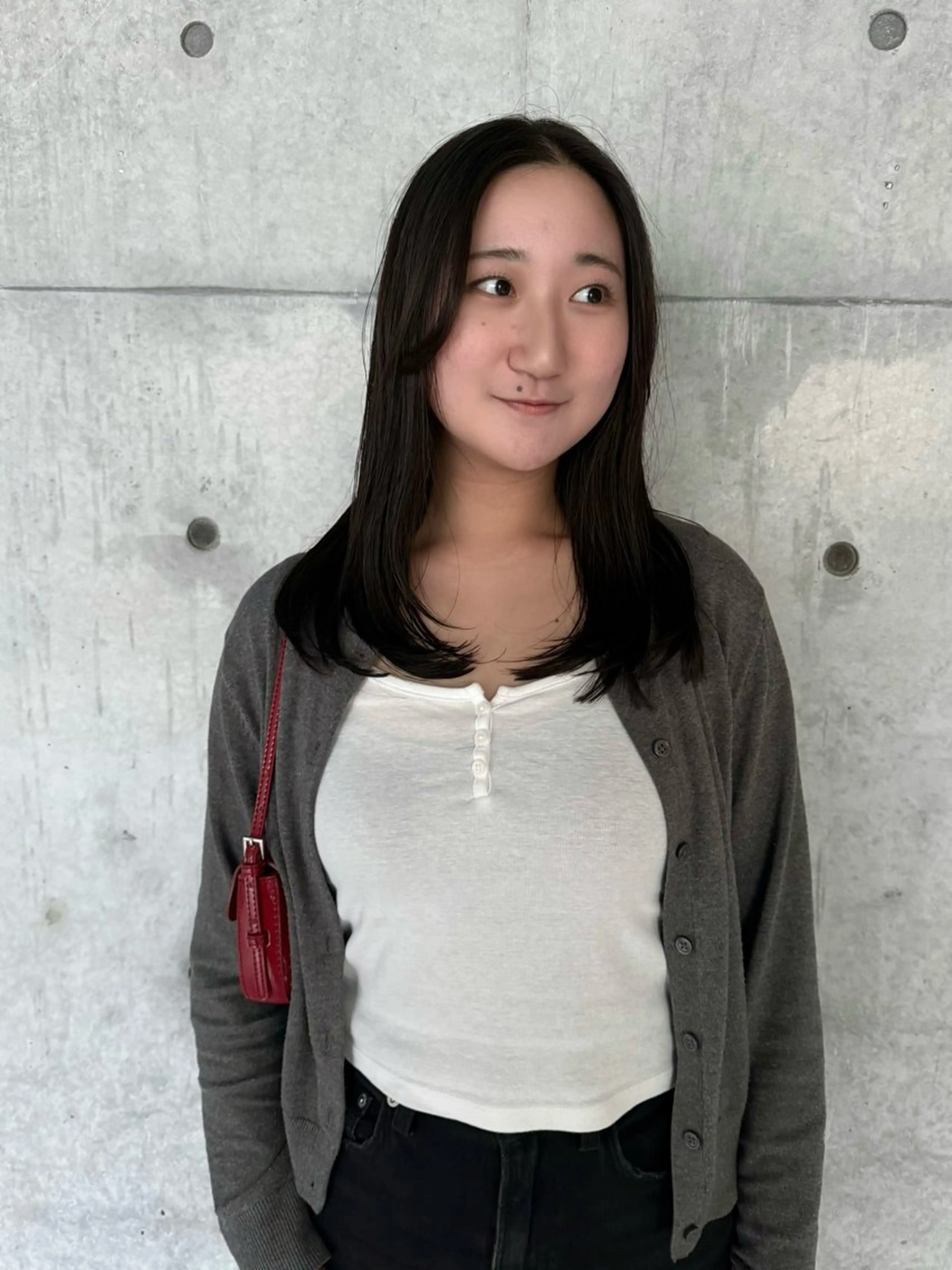 ミディアム カラー パーマ ミディアムレイヤー ミディアムパーマ アッシュ ベージュカラー ブリーチ カット 縮毛矯正 トリートメント 誰より丁寧なカット/ 小林輝/レイヤーのヘアスタイル