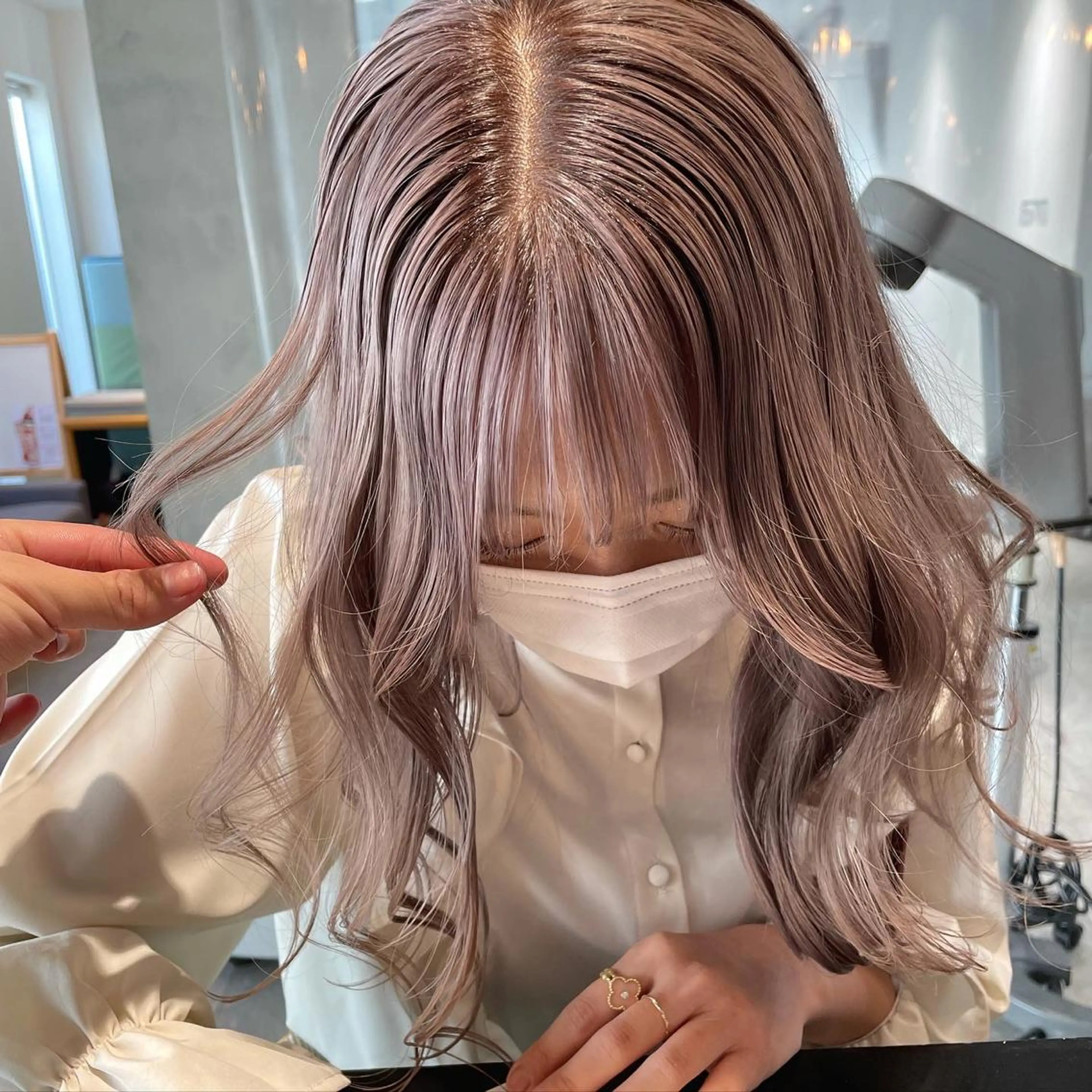 ミディアム カラー 透明感カラー グレージュ ラベンダーカラー ラベンダーグレージュ ラベンダーグレー カット ヘアカラー トリートメント ヘアセット 💜ハイトーン💛 マジカルかいちゃんのヘアスタイル