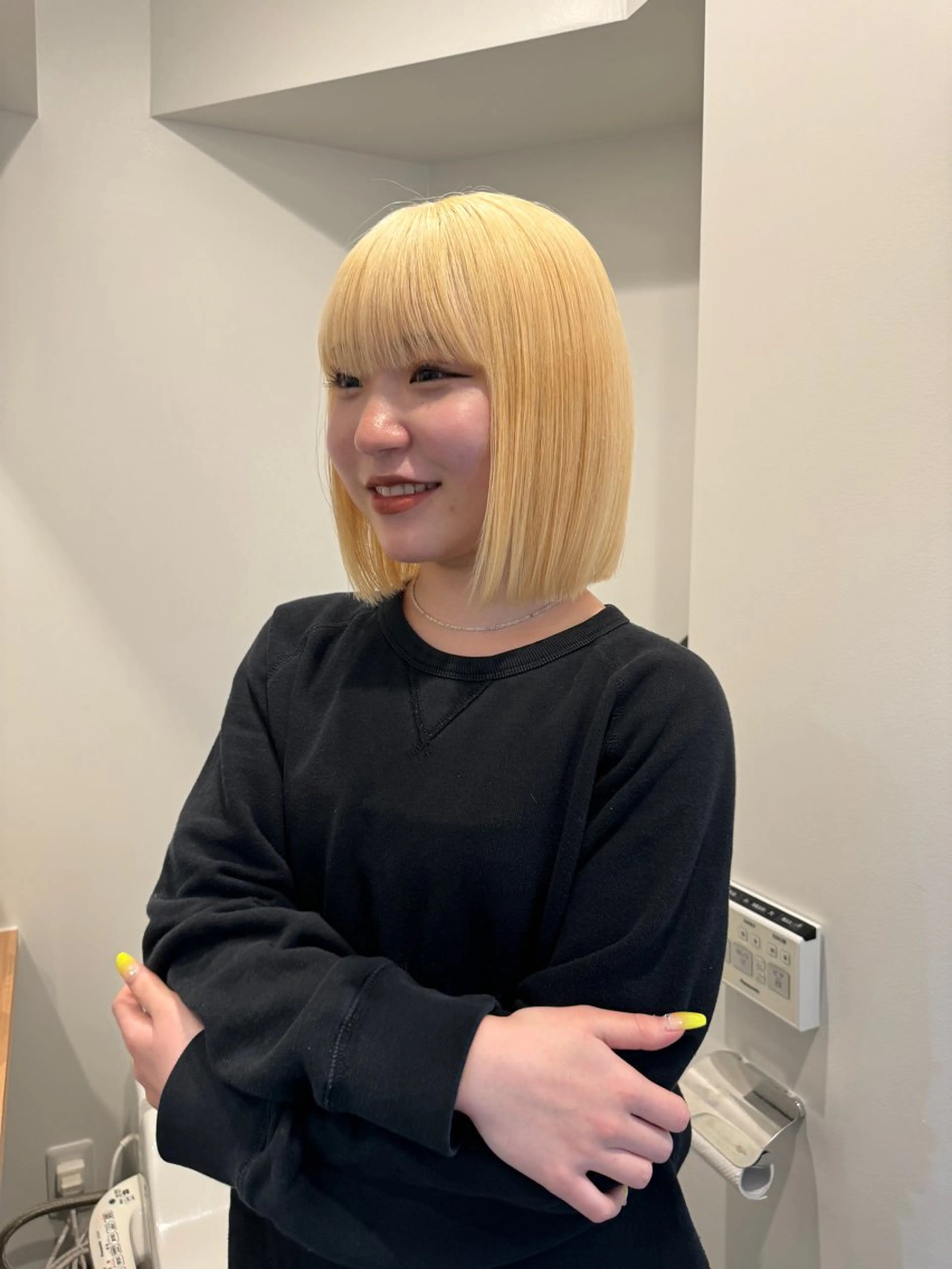 ミディアム カラー ヘアカラー トリートメント 切りっぱなしボブ レイヤー/縮毛矯正のヘアスタイル