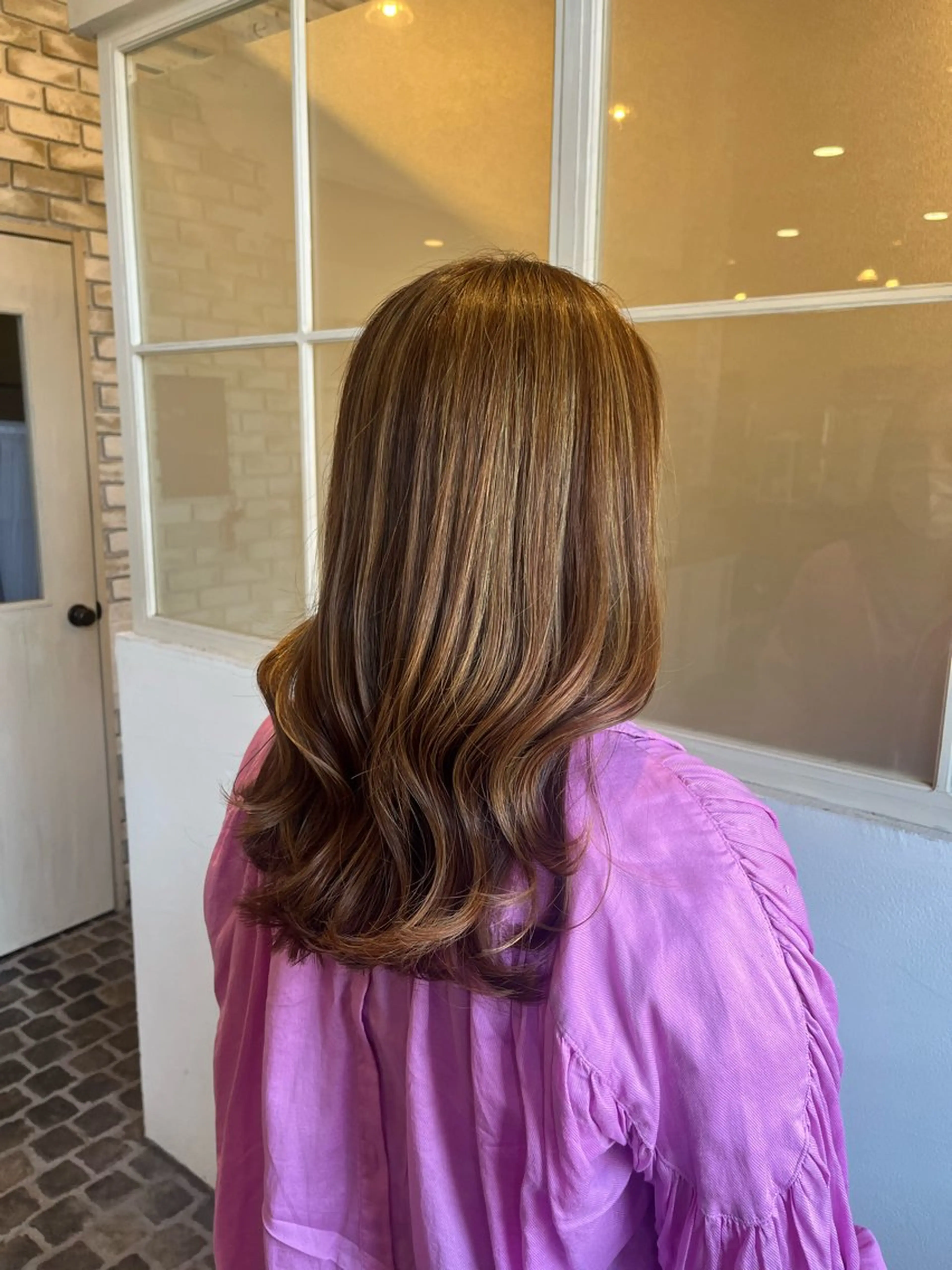 セミロング ハイライト Ayumi/艶カラー /レイヤー/ネイルのヘアスタイル