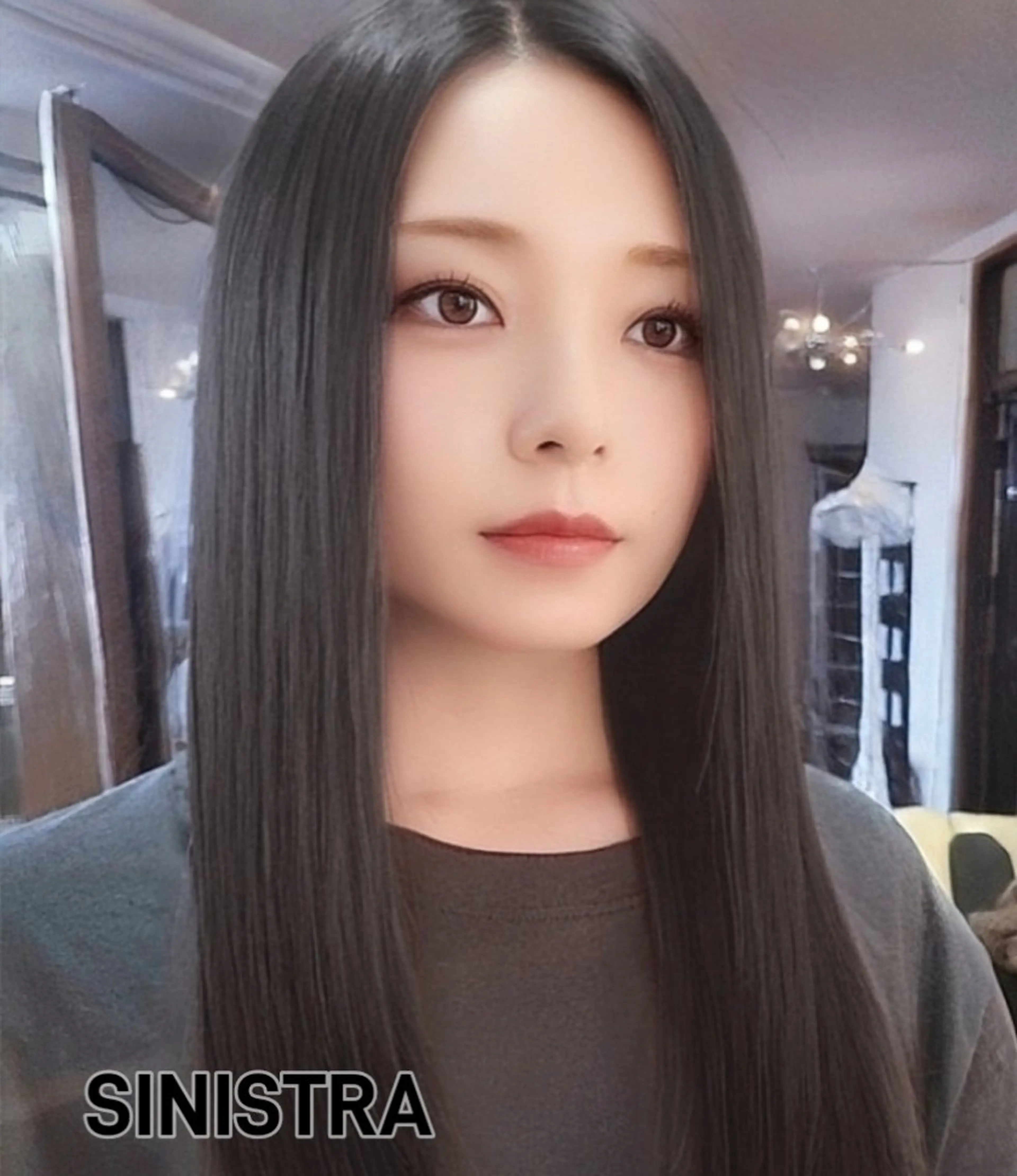 セミロング カラー アッシュ アッシュグレー 再来率94％原宿足利 表参道★シニストラのヘアスタイル