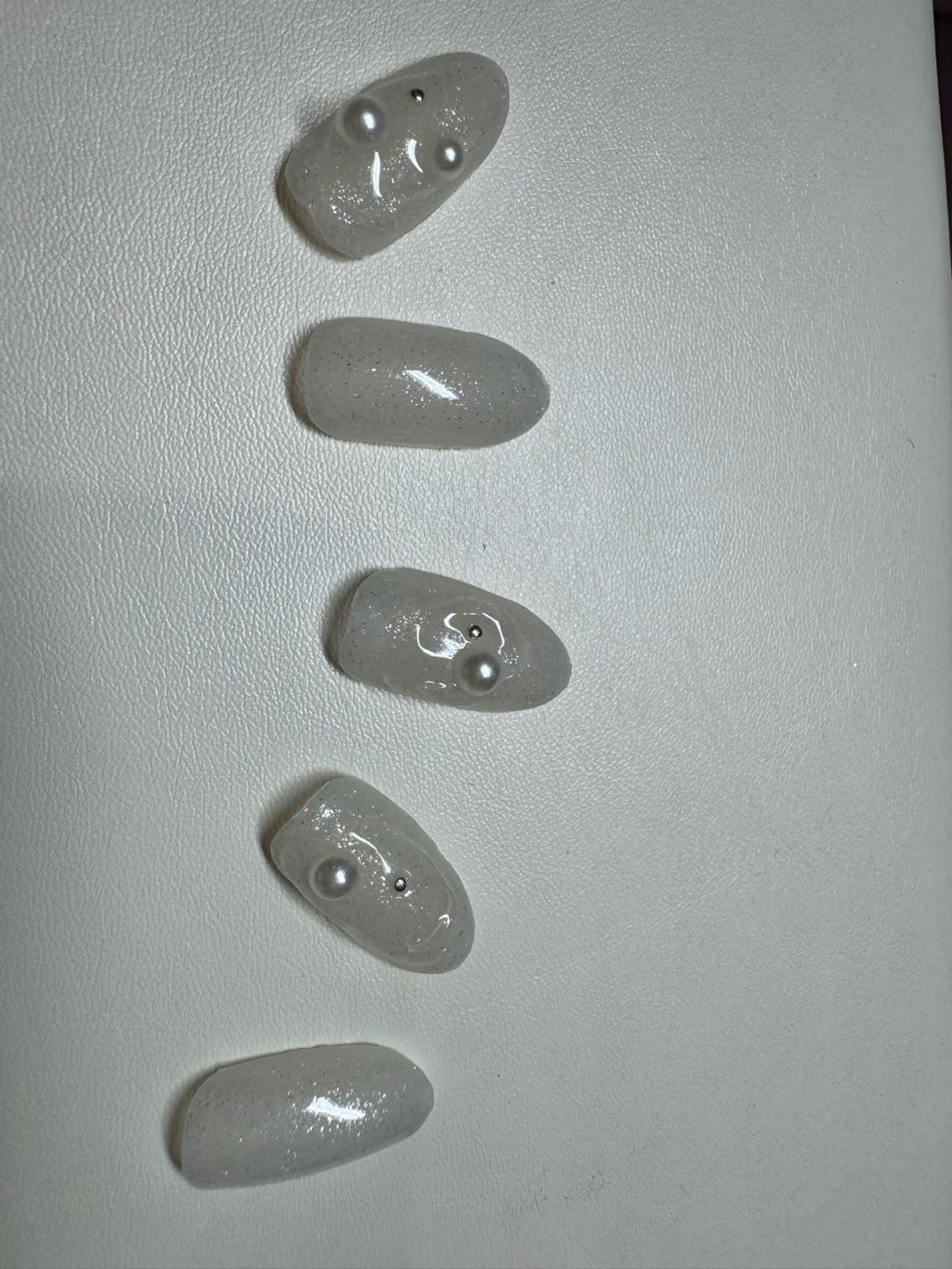 ネイル ホワイト Amoureuse Akiのネイルデザイン