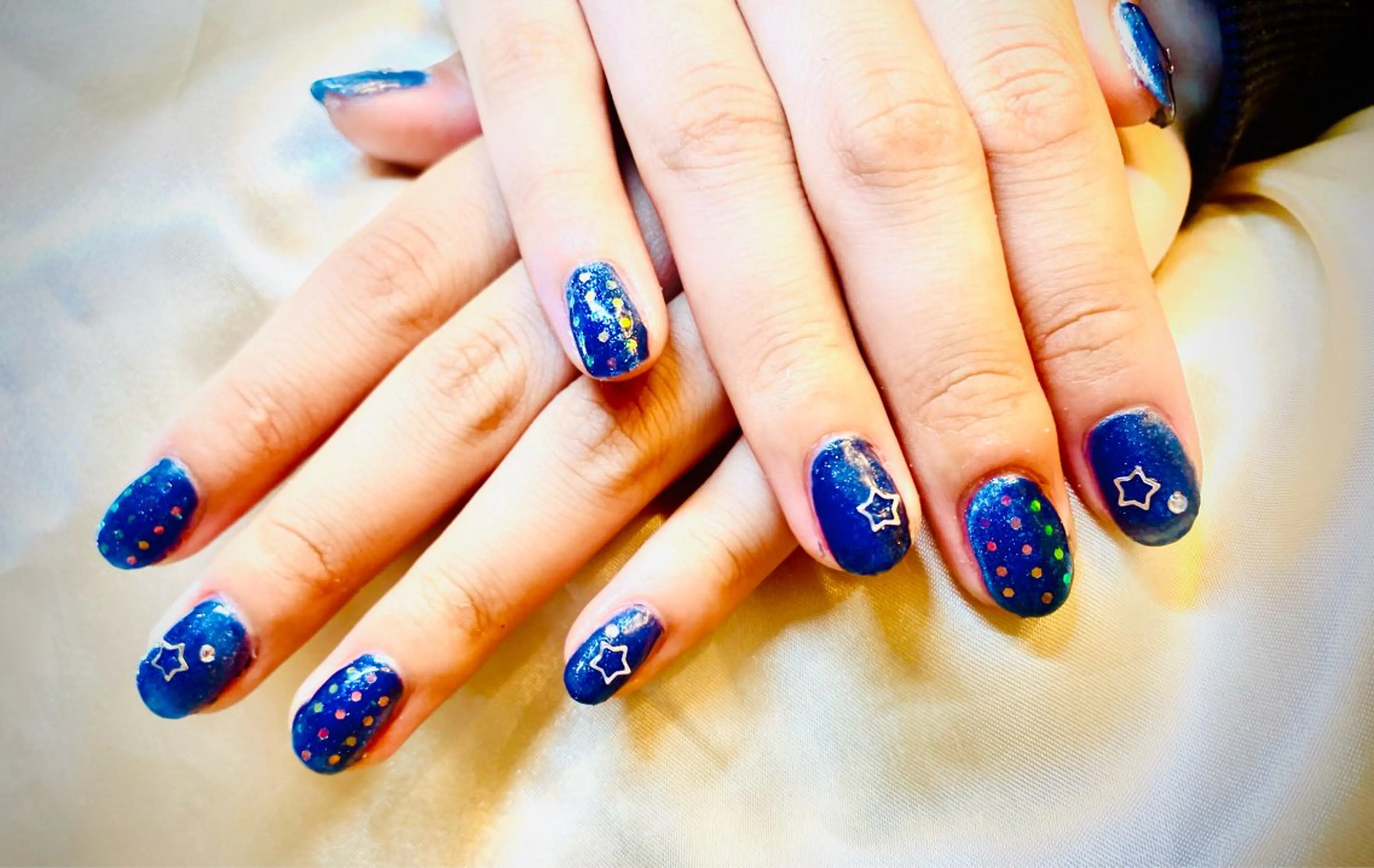 ネイル キラキラネイル ネイビー ハンドネイル Rafinesse Miwaのネイルデザイン