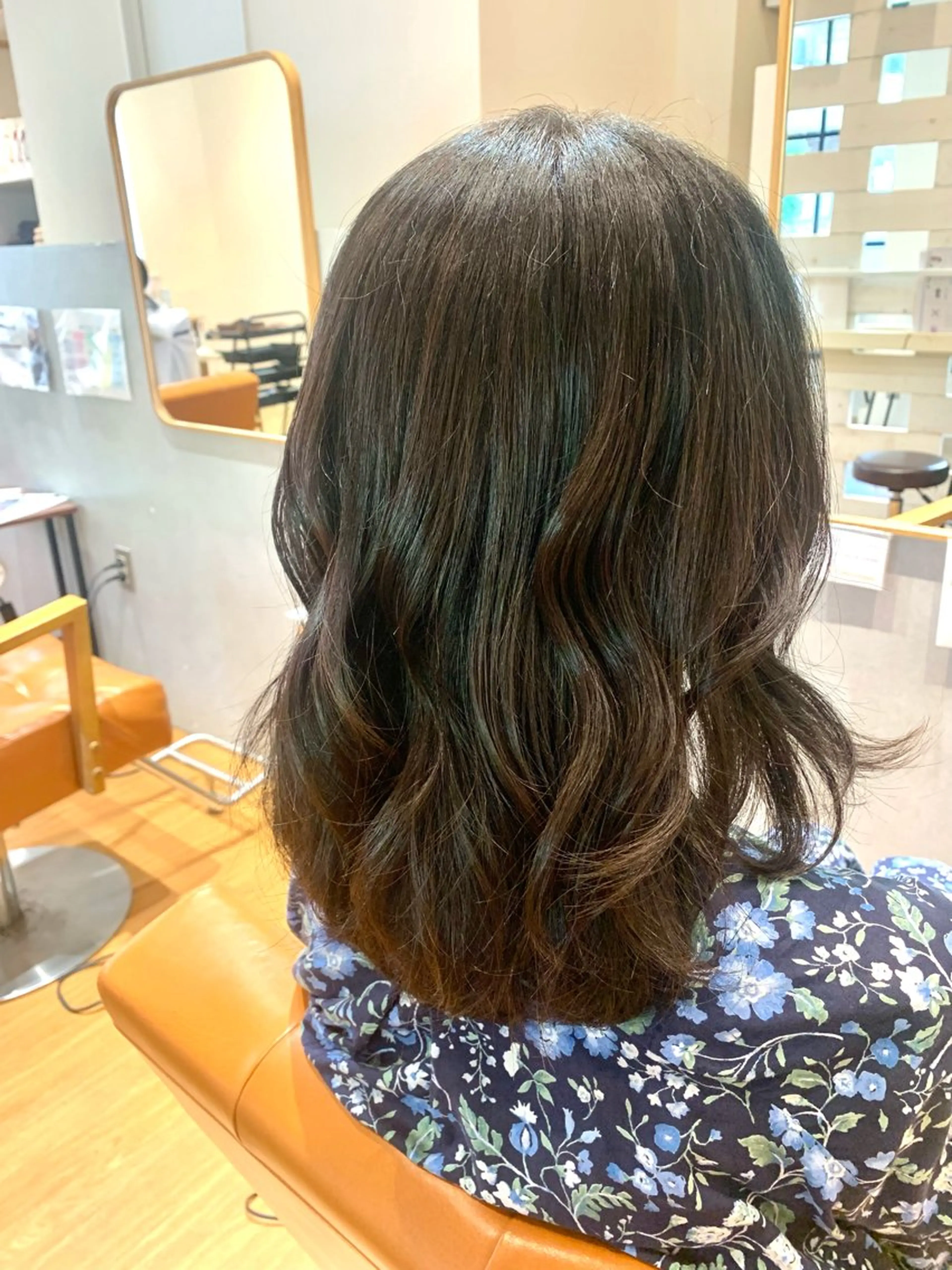 ロング カット 秋野 遥のヘアスタイル