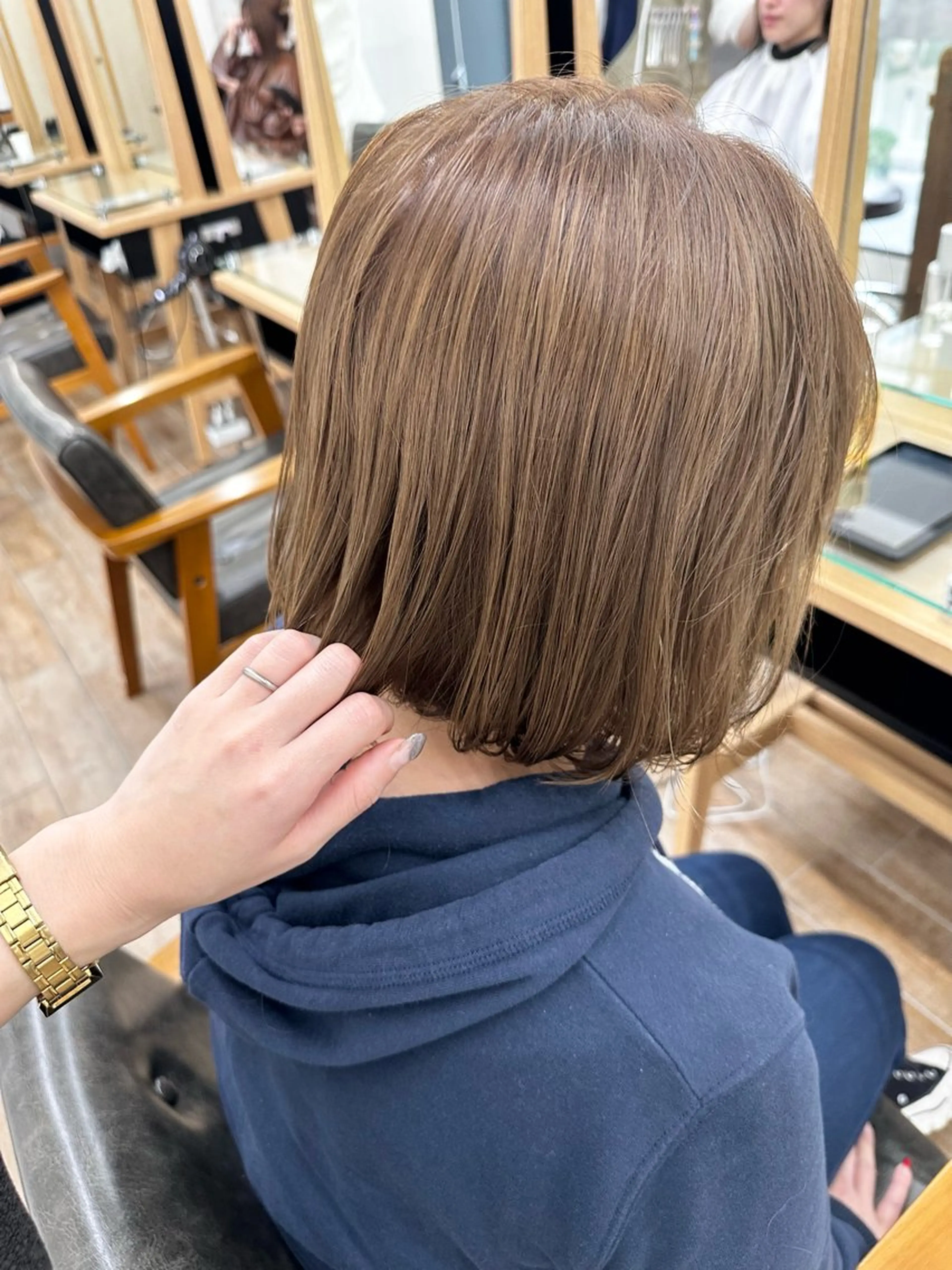 ミディアム カラー パーマ ヘアアレンジ メンズ キッズ カット ヘアカラー レイヤーカット／顔周 りカット/縮毛矯正のヘアスタイル
